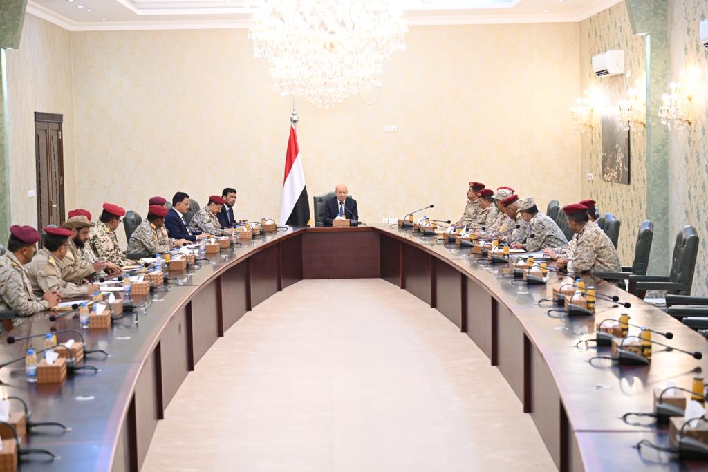 يجتمع بوزير الدفاع وقيادة المنطقة العسكرية الرابعة