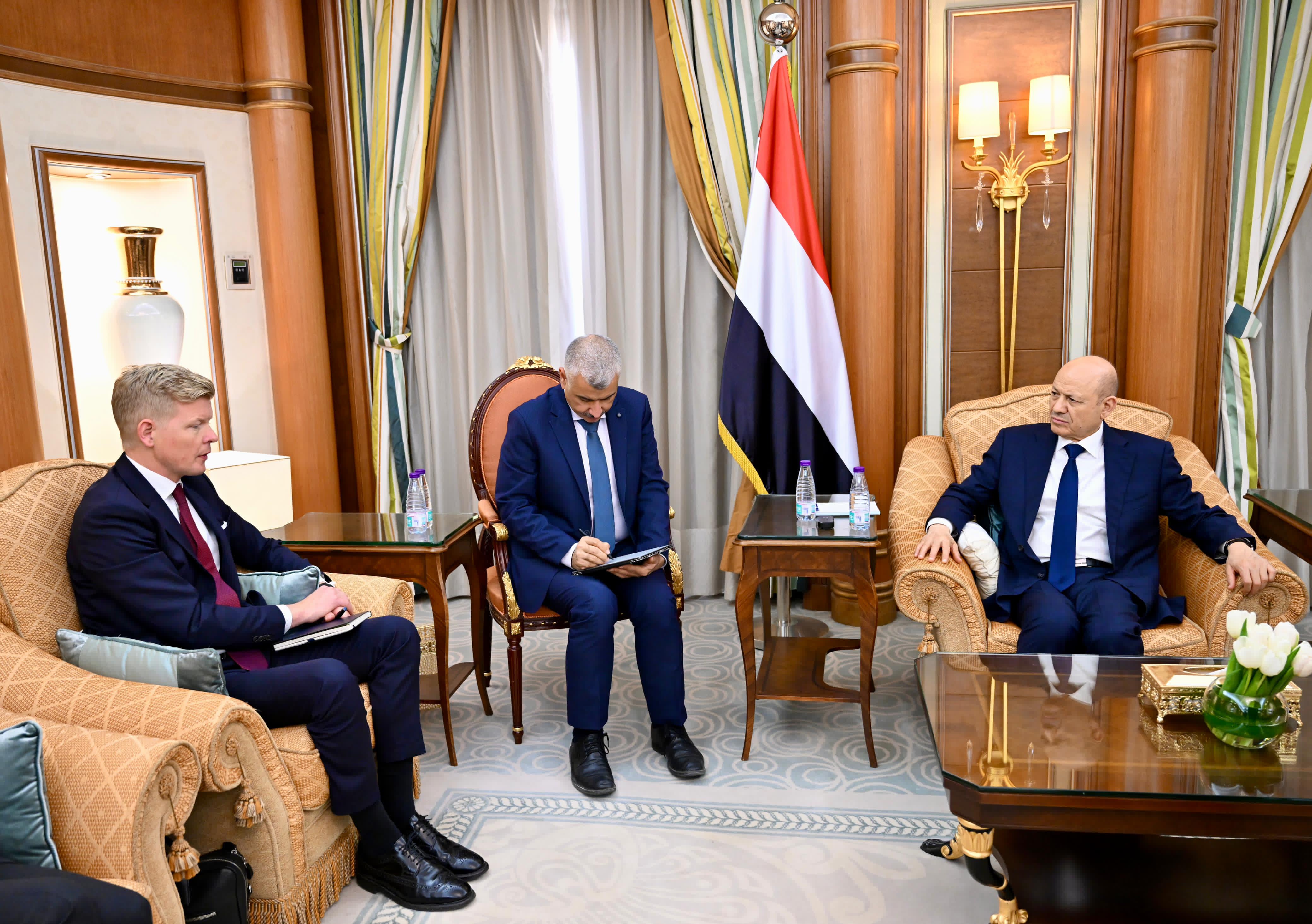 رئيس مجلس القيادة يستقبل المبعوث الخاص للأمم المتحدة