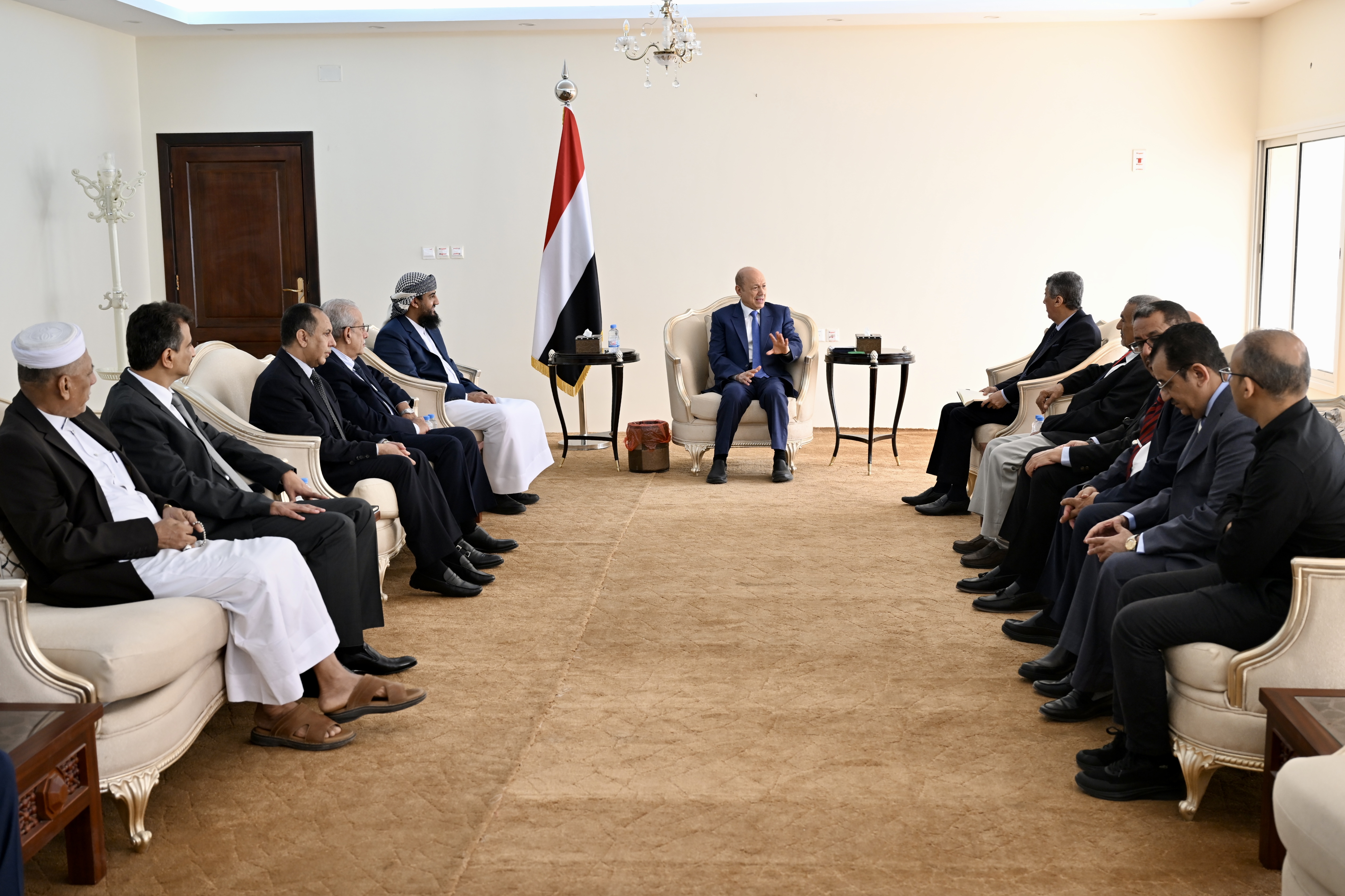 فخامة الرئيس يستقبل الغرفه التجاريه عدن 6 فبراير 2023