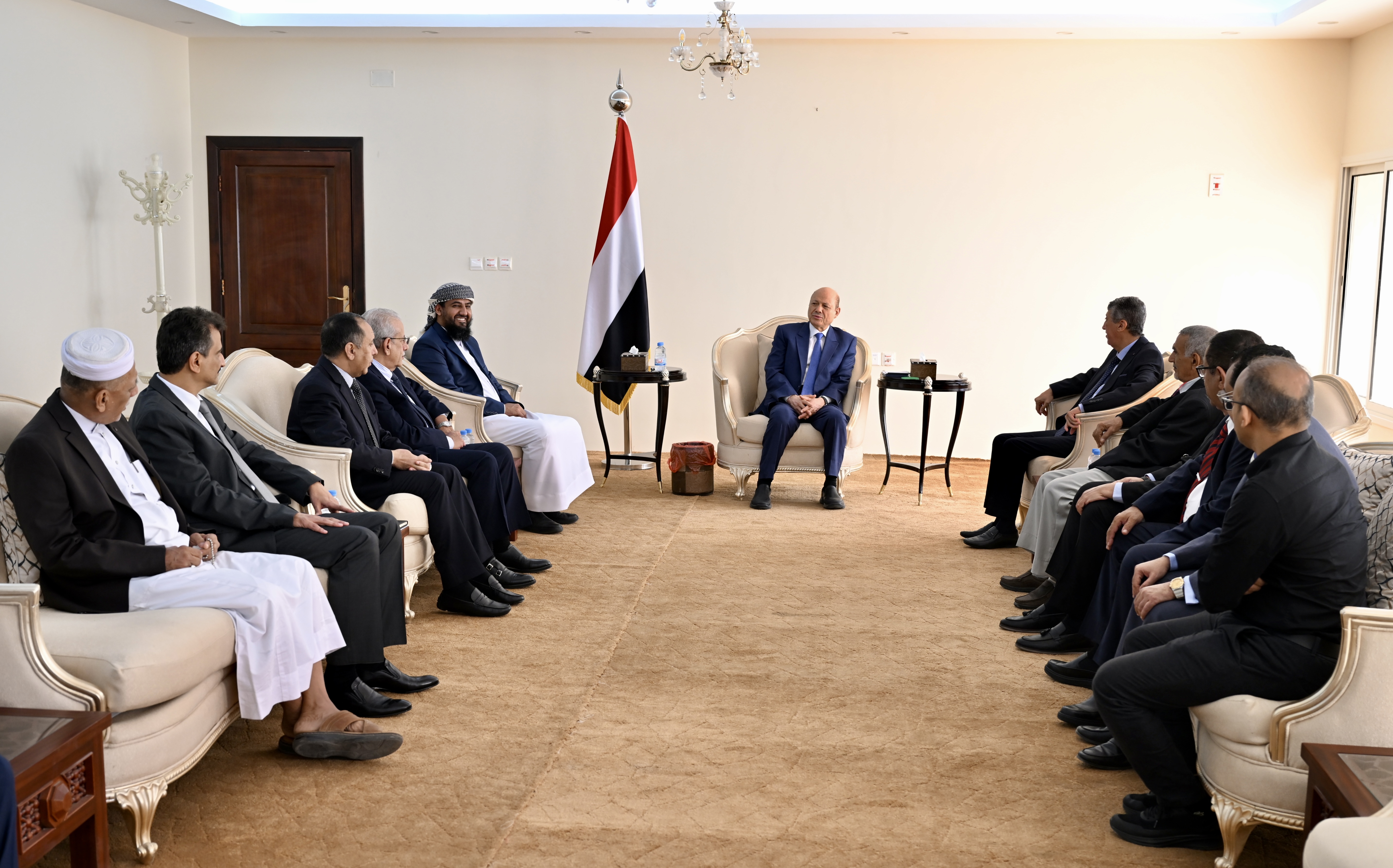 فخامة الرئيس يستقبل الغرفه التجاريه عدن 6 فبراير 2023