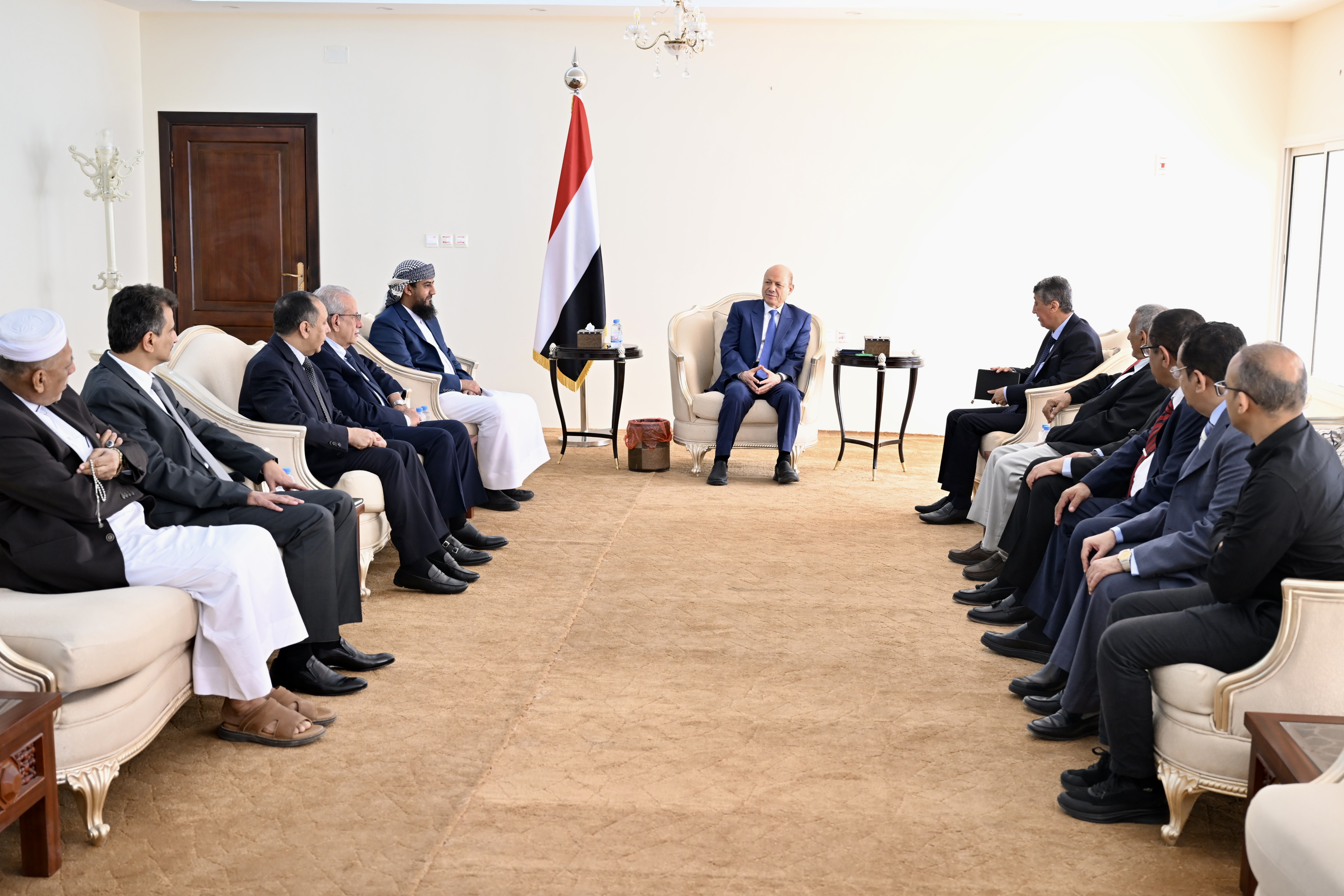 فخامة الرئيس يستقبل الغرفه التجاريه عدن 6 فبراير 2023