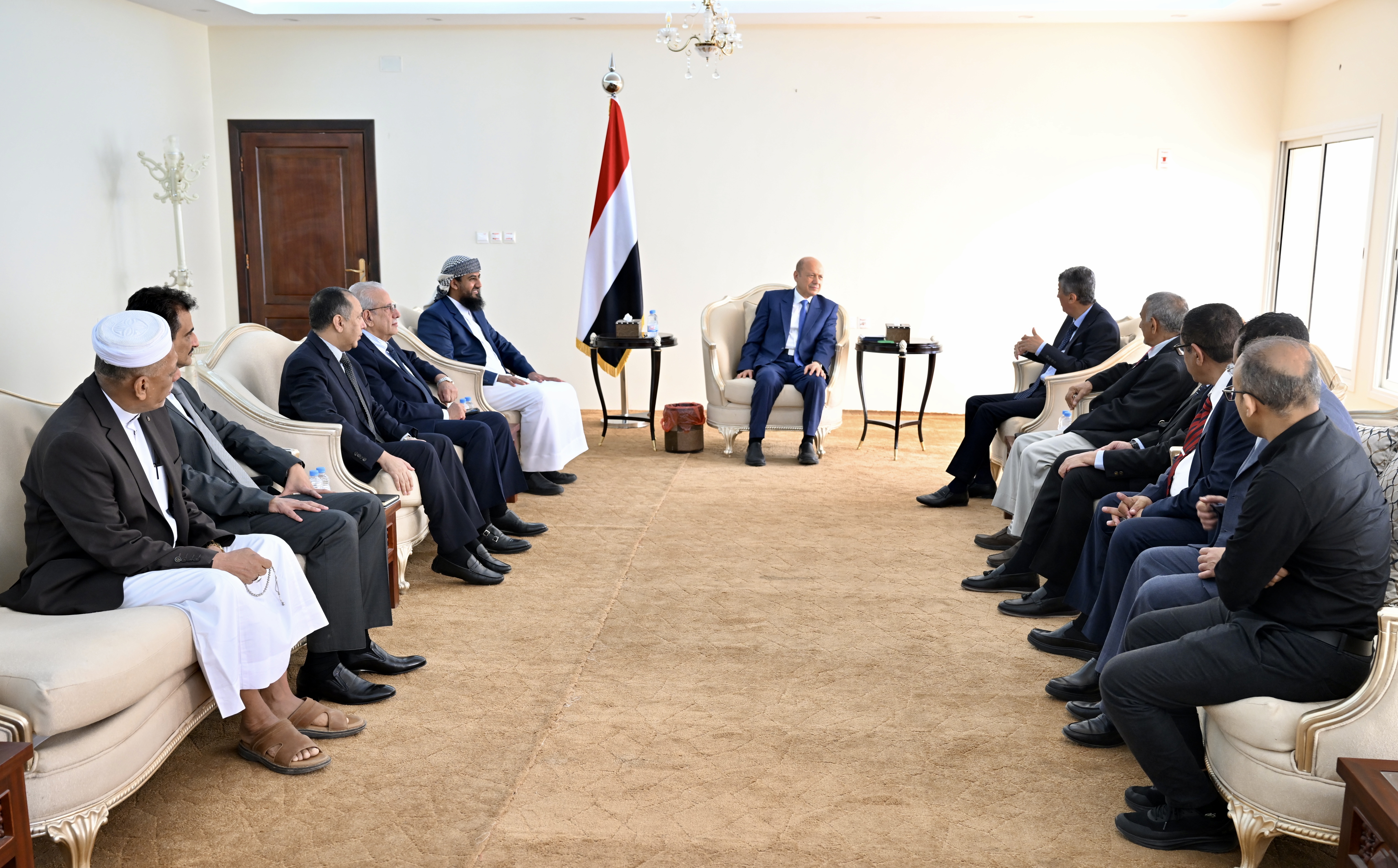 فخامة الرئيس يستقبل الغرفه التجاريه عدن 6 فبراير 2023