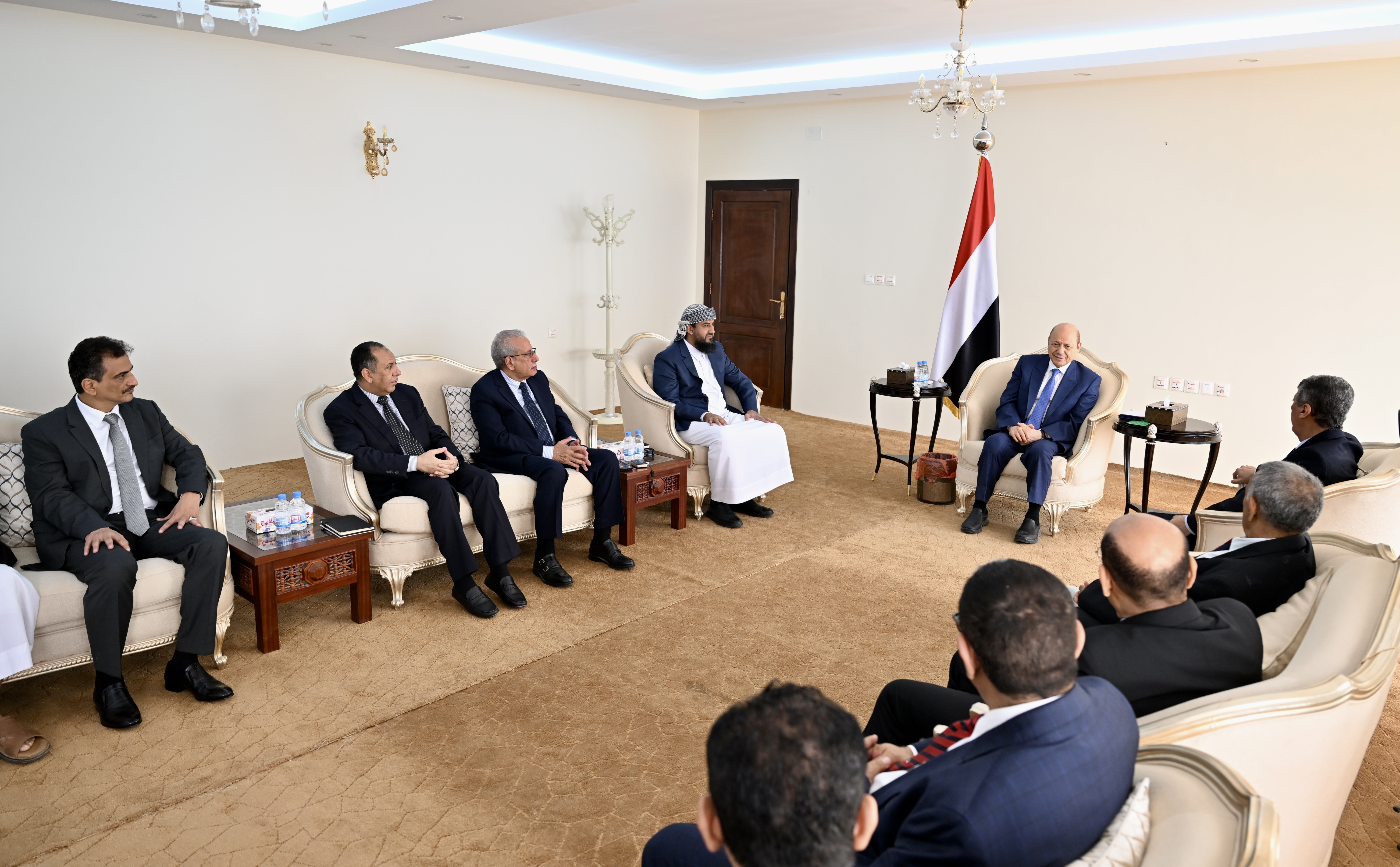 فخامة الرئيس يستقبل الغرفه التجاريه عدن 6 فبراير 2023