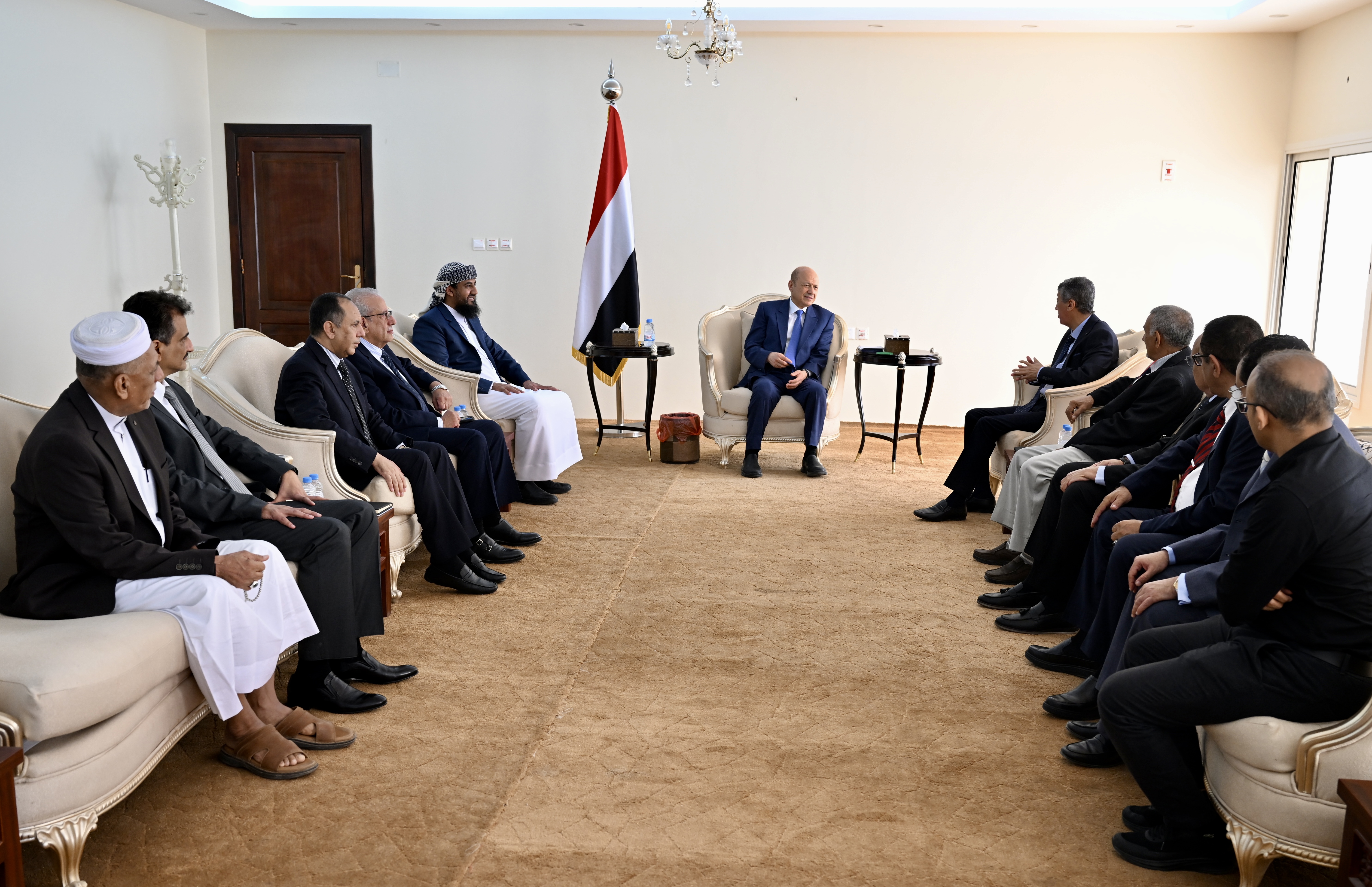 فخامة الرئيس يستقبل الغرفه التجاريه عدن 6 فبراير 2023