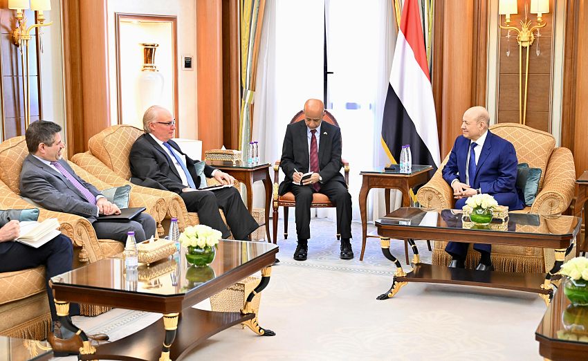 رئيس مجلس القيادة يستقبل مبعوث الولايات المتحدة الأميركية