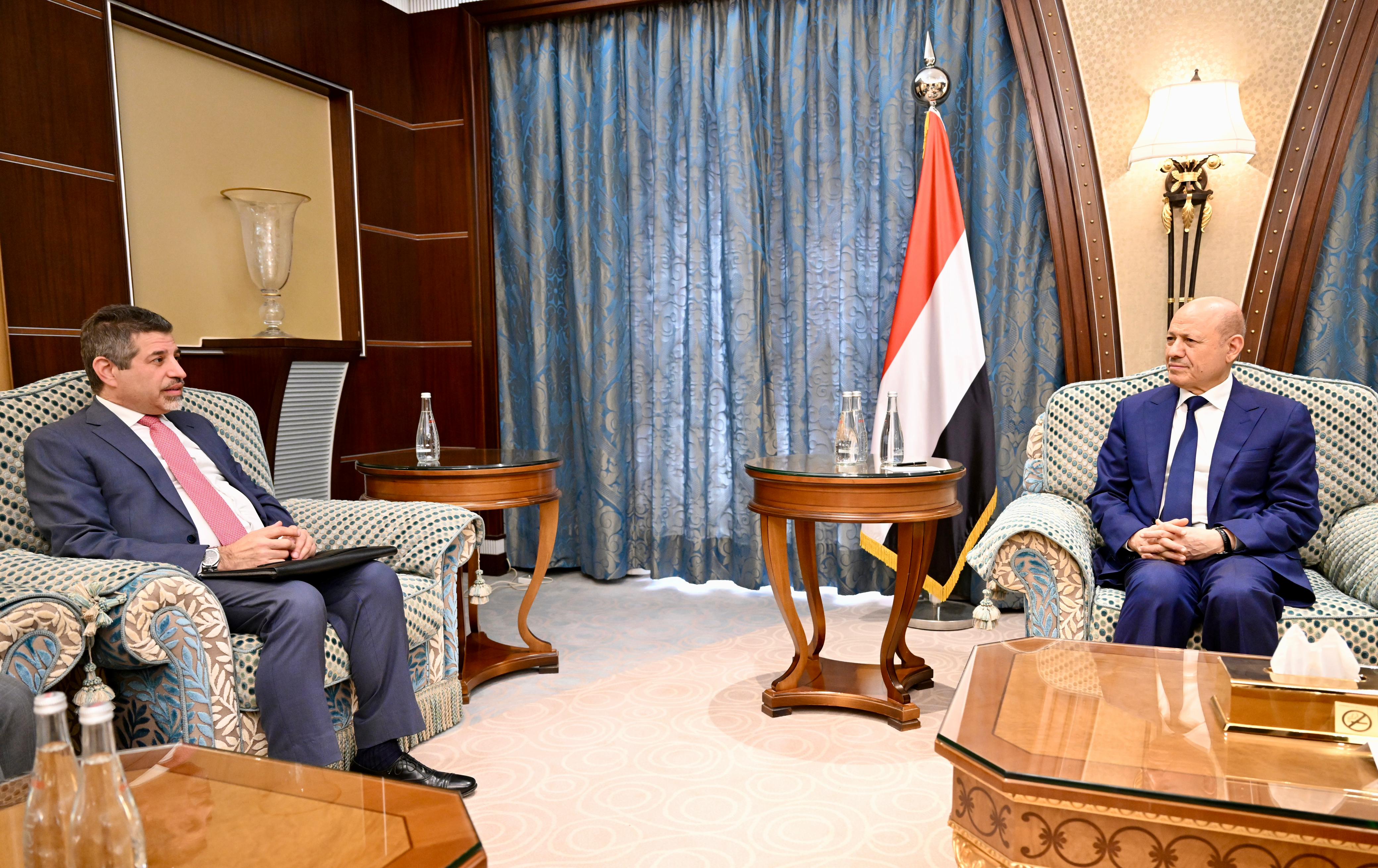 الرئيس: دعم الحكومة هو السبيل لوقف مغامرات المليشيات على الصعيدين الوطني والاقليمي