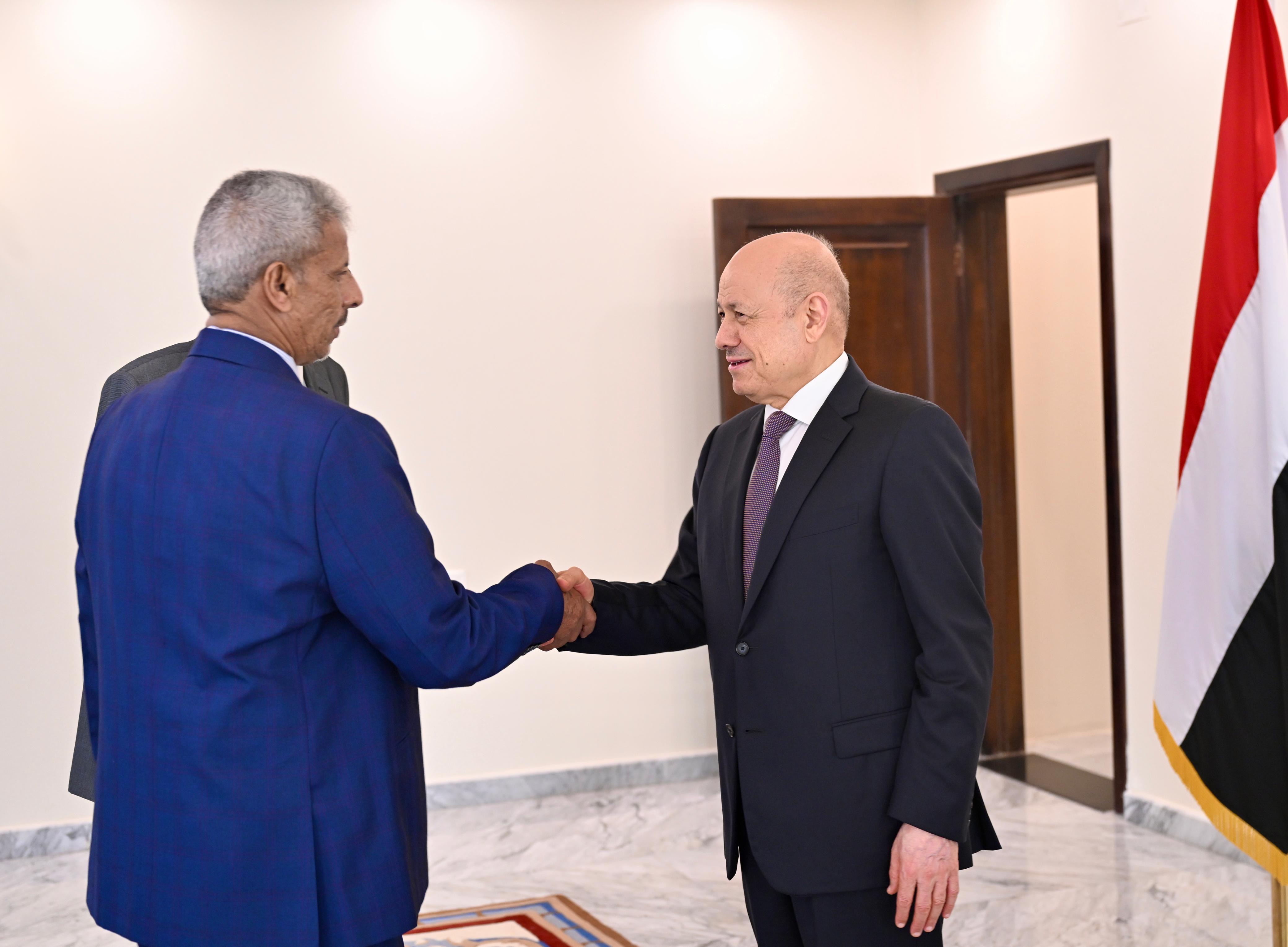 فخامة الرئيس يستقبل جموع المهنئين بعيد الأضحى (2)