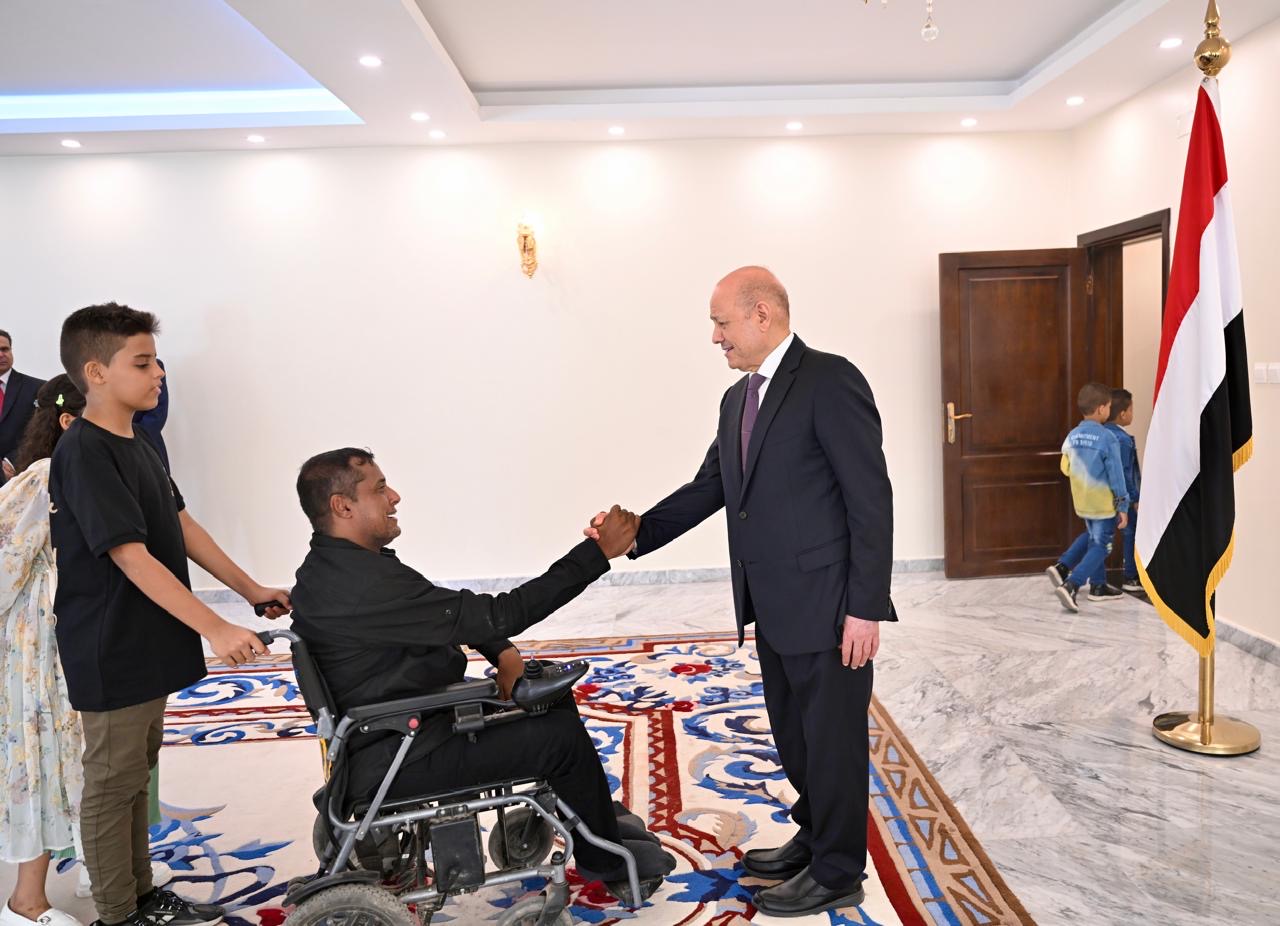 فخامة الرئيس يستقبل جموع المهنئين بعيد الأضحى (3)