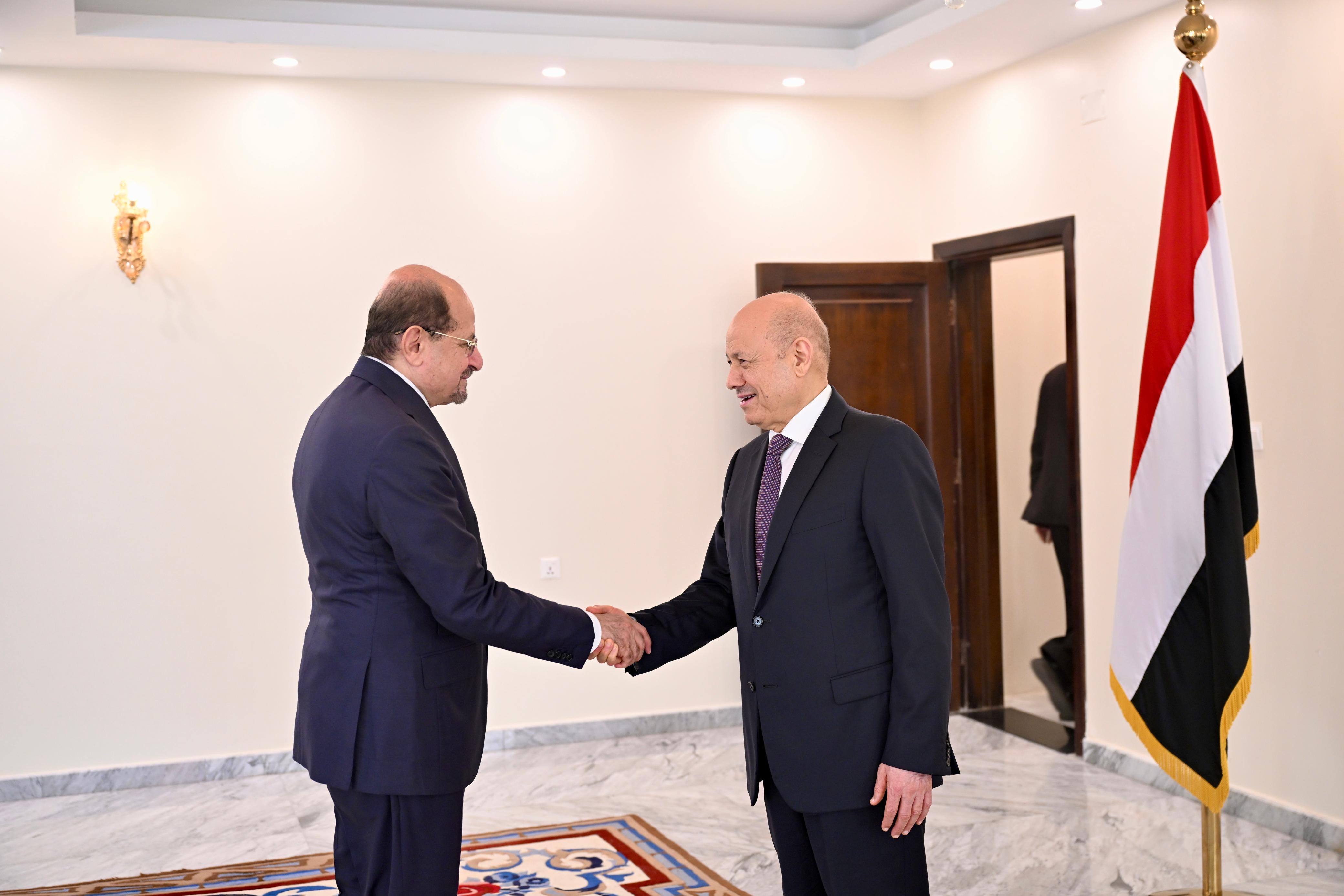 فخامة الرئيس يستقبل جموع المهنئين بعيد الأضحى (2)