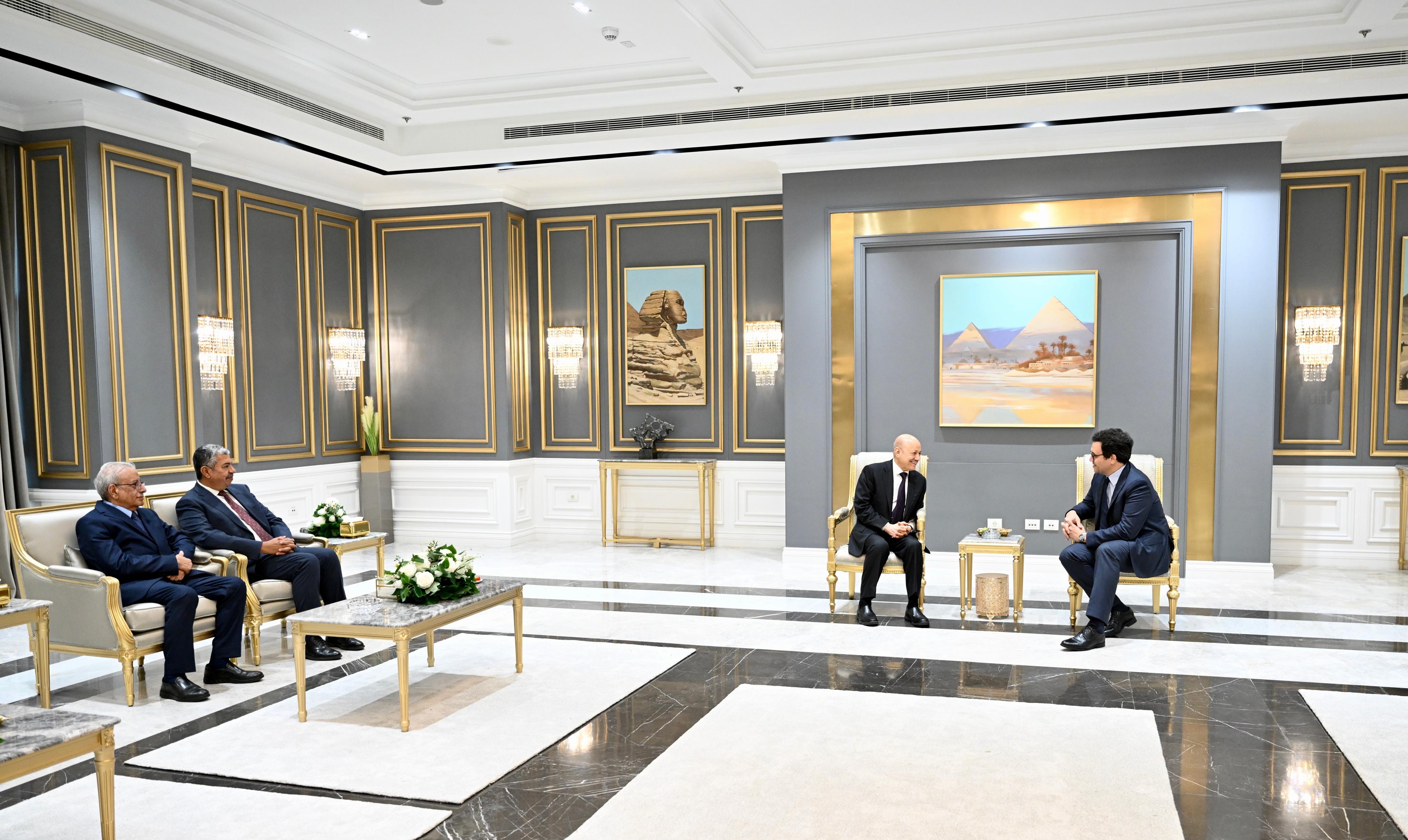 رئيس مجلس القيادة ينهي زيارة إلى القاهرة بعد مشاركته في فعاليات افتتاح المتحف المصري الكبير