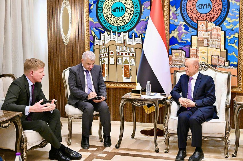 رئيس مجلس القيادة: استمرار ارتهان المليشيات الحوثية للنظام الإيراني يبقي هدف استعادة مؤسسات الدولة في صدارة الاولويات