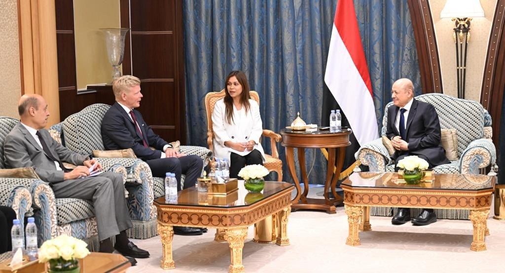 العليمي والمبعوث الأممي إلى اليمن هانز جروندبيرج
