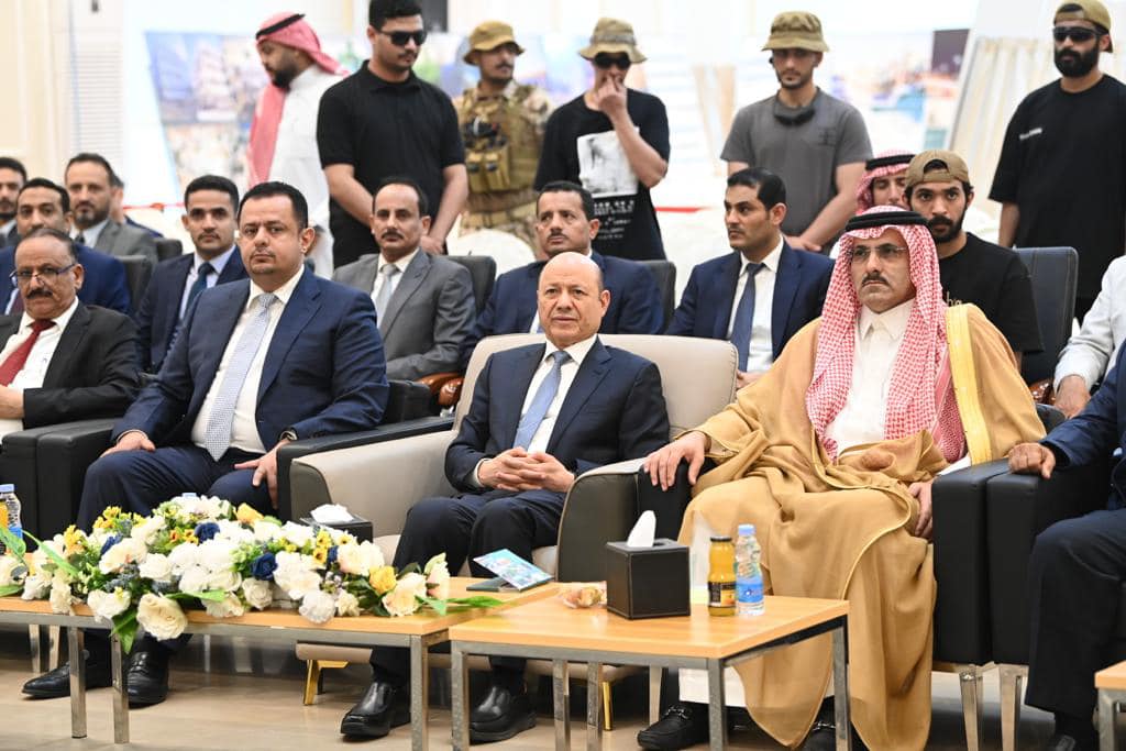 فخامة رئيس مجلس القيادة يشهد حفل تدشين المشاريع السعودية في اليمن ويزور مركز مسام لتطهير الألغام