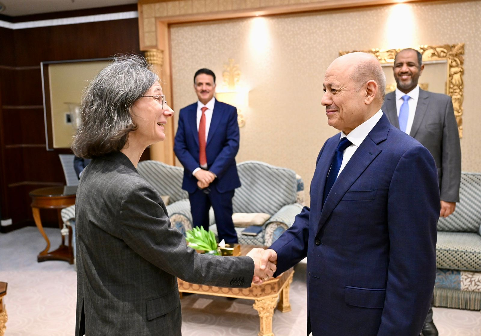 رئيس مجلس القيادة يستقبل سفيرة الجمهورية الفرنسية 11 مارس 2024