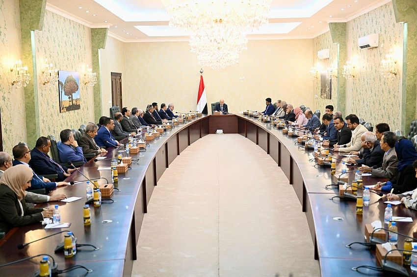 رئيس مجلس القيادة يحدد متطلبات الانتقال إلى مرحلة العمل الوطني الجماعي