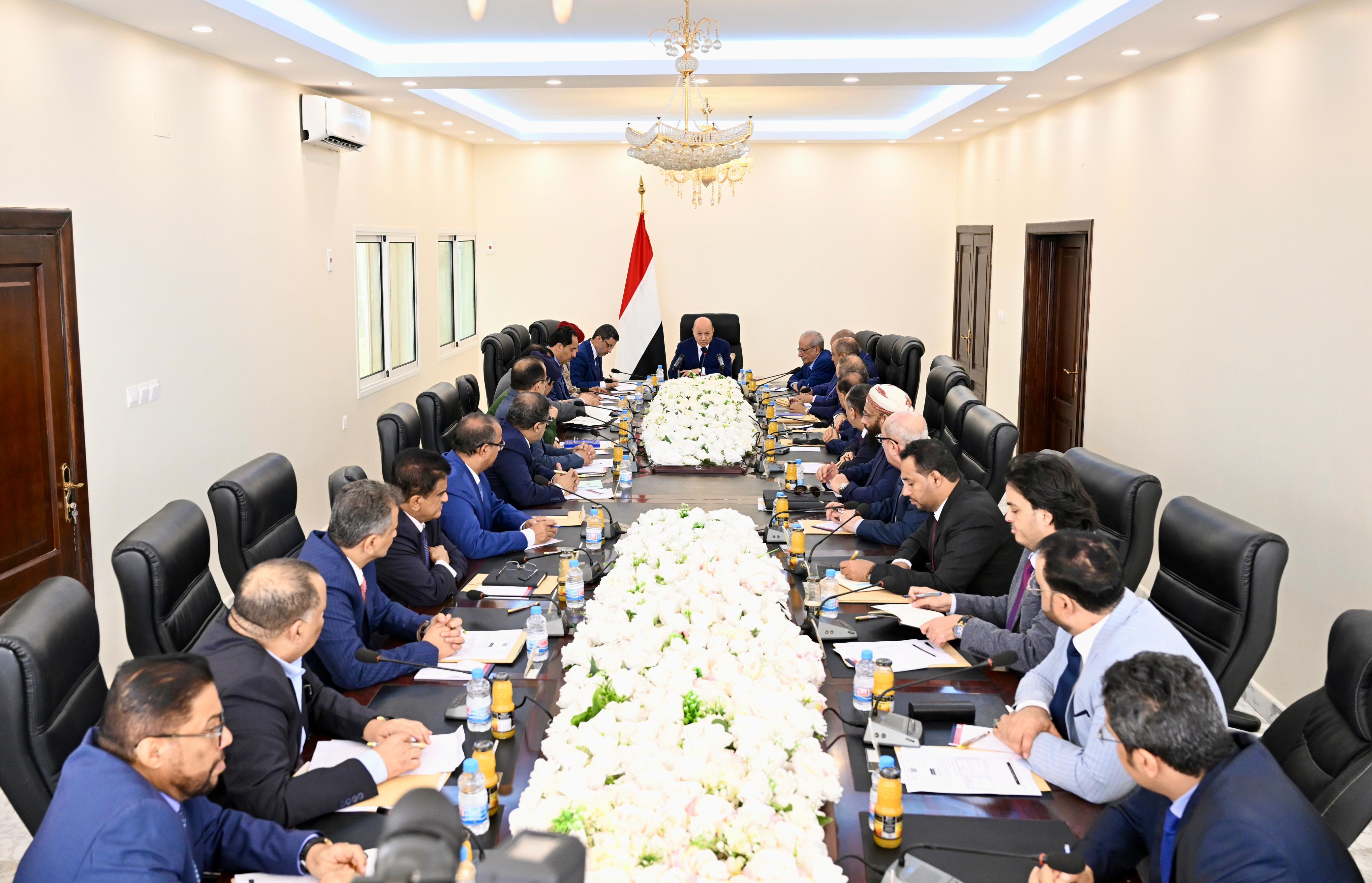 الرئيس العليمي يضع مجلس الوزراء امام اولويات وموجهات المرحلة المقبلة