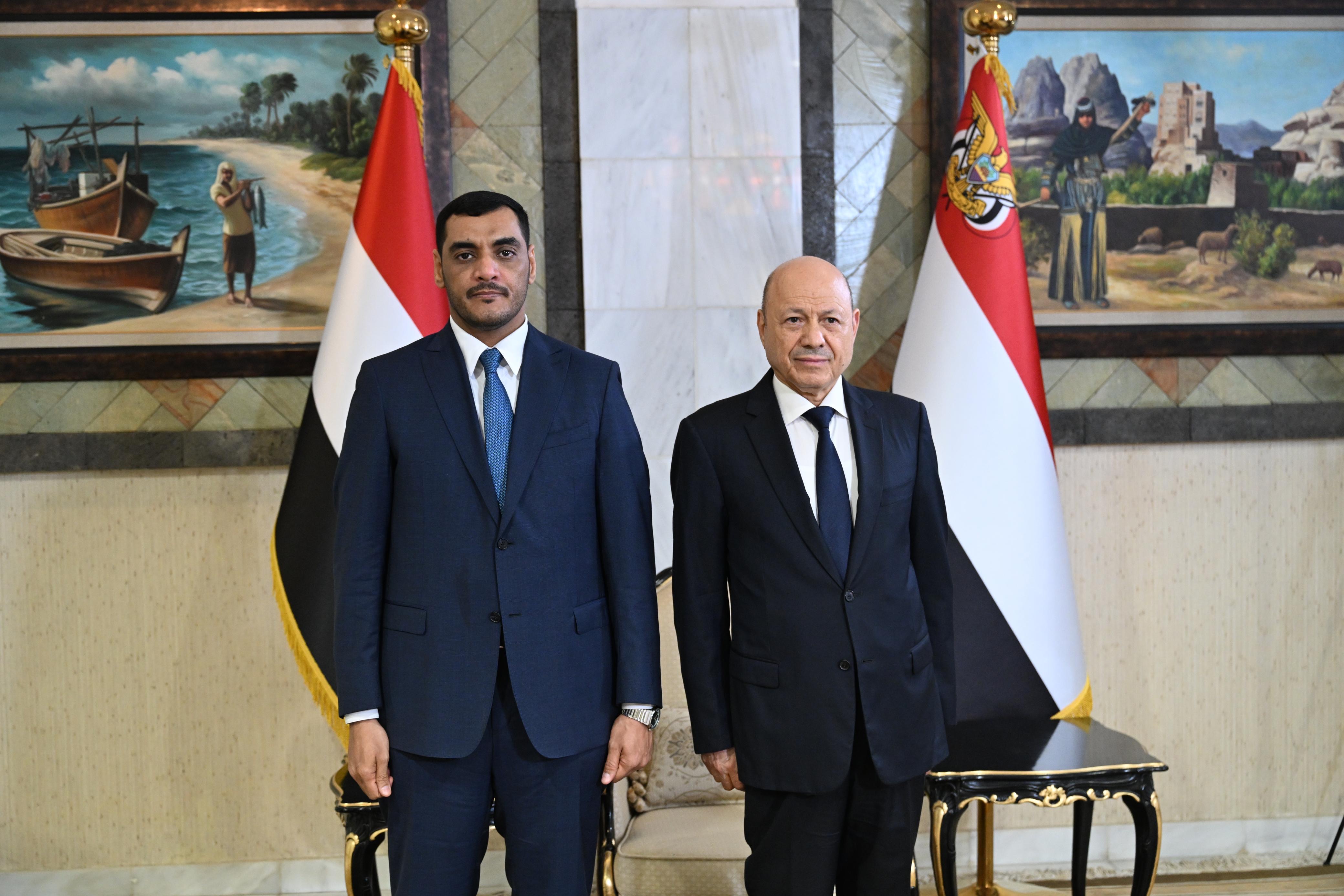 رئيس وأعضاء الحكومة يؤدون اليمين الدستورية أمام فخامة رئيس مجلس القيادة 4