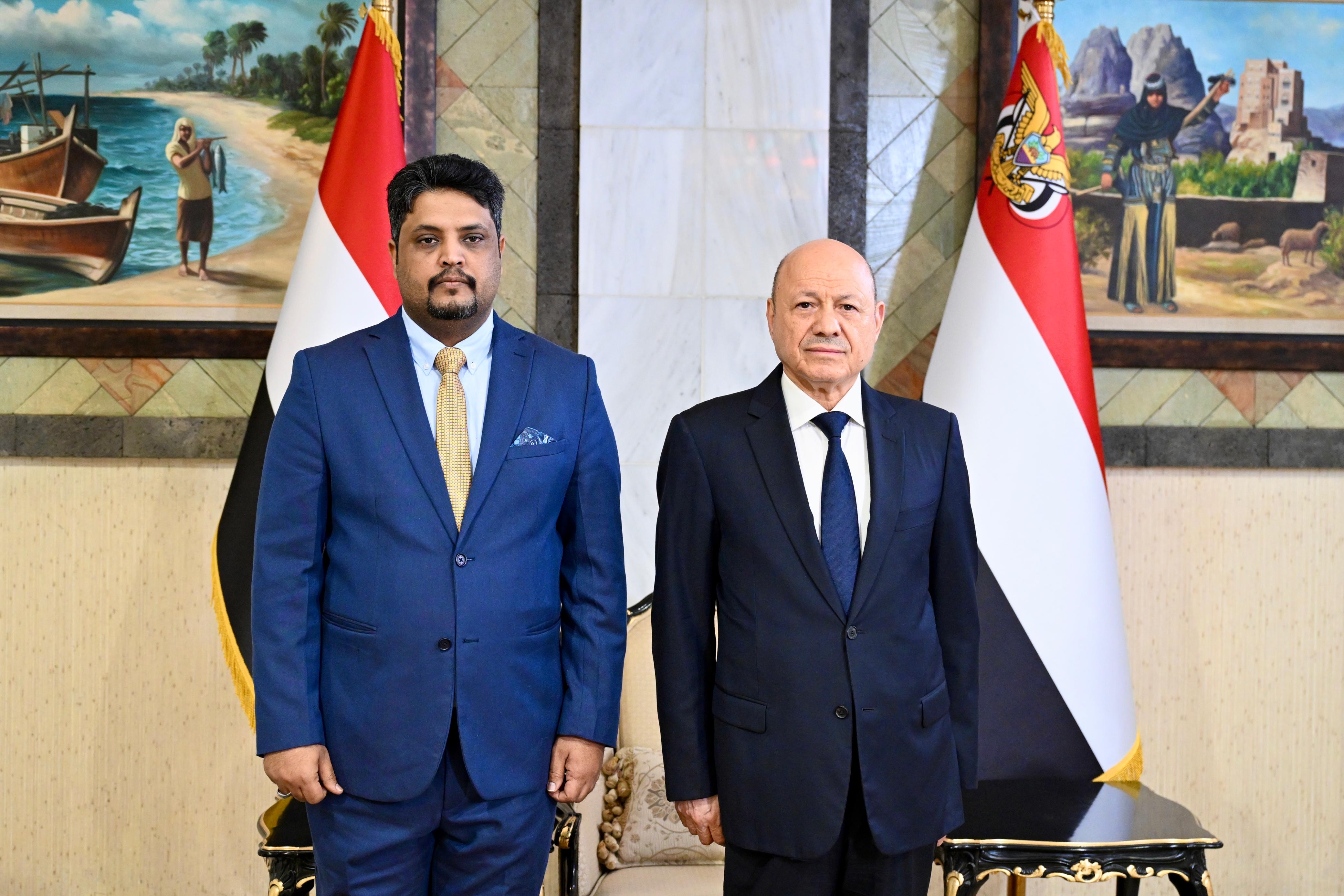 رئيس وأعضاء الحكومة يؤدون اليمين الدستورية أمام فخامة رئيس مجلس القيادة 3