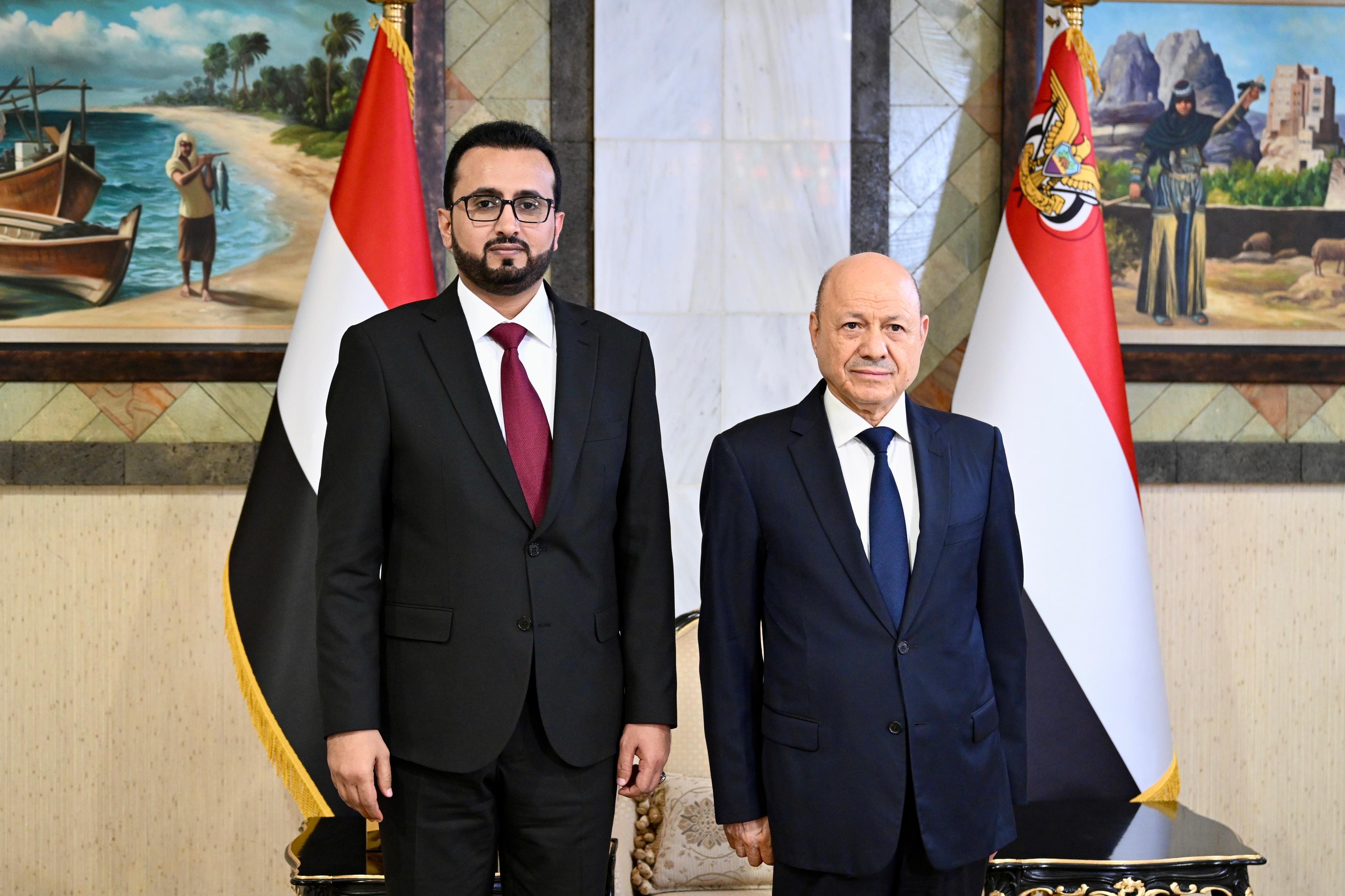 رئيس وأعضاء الحكومة يؤدون اليمين الدستورية أمام فخامة رئيس مجلس القيادة 3