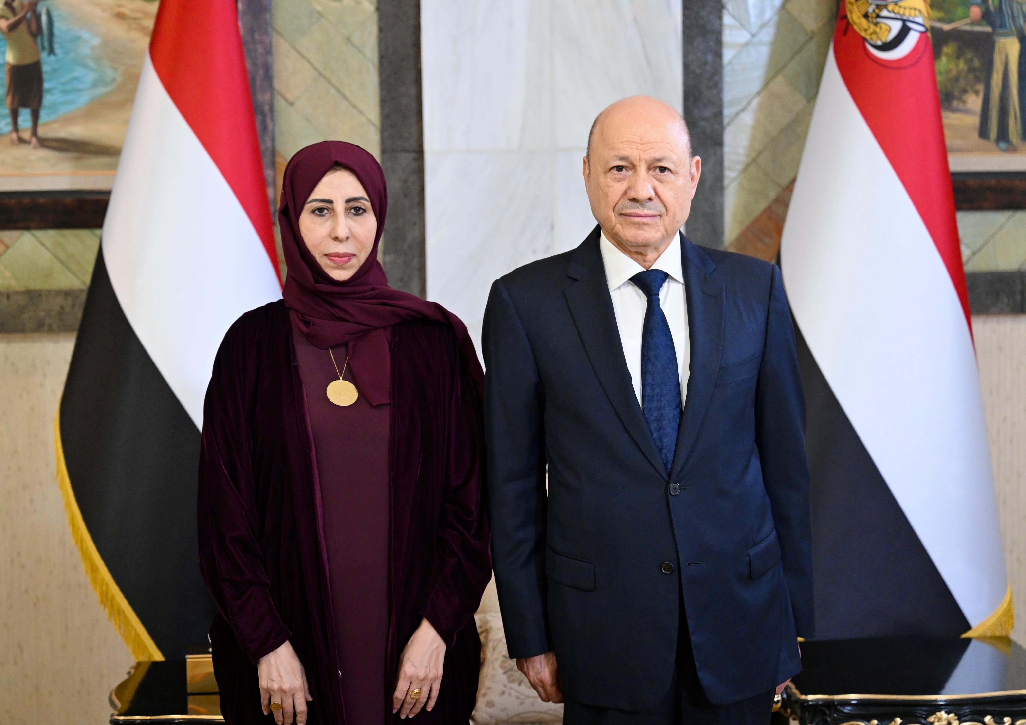 رئيس وأعضاء الحكومة يؤدون اليمين الدستورية أمام فخامة رئيس مجلس القيادة 3