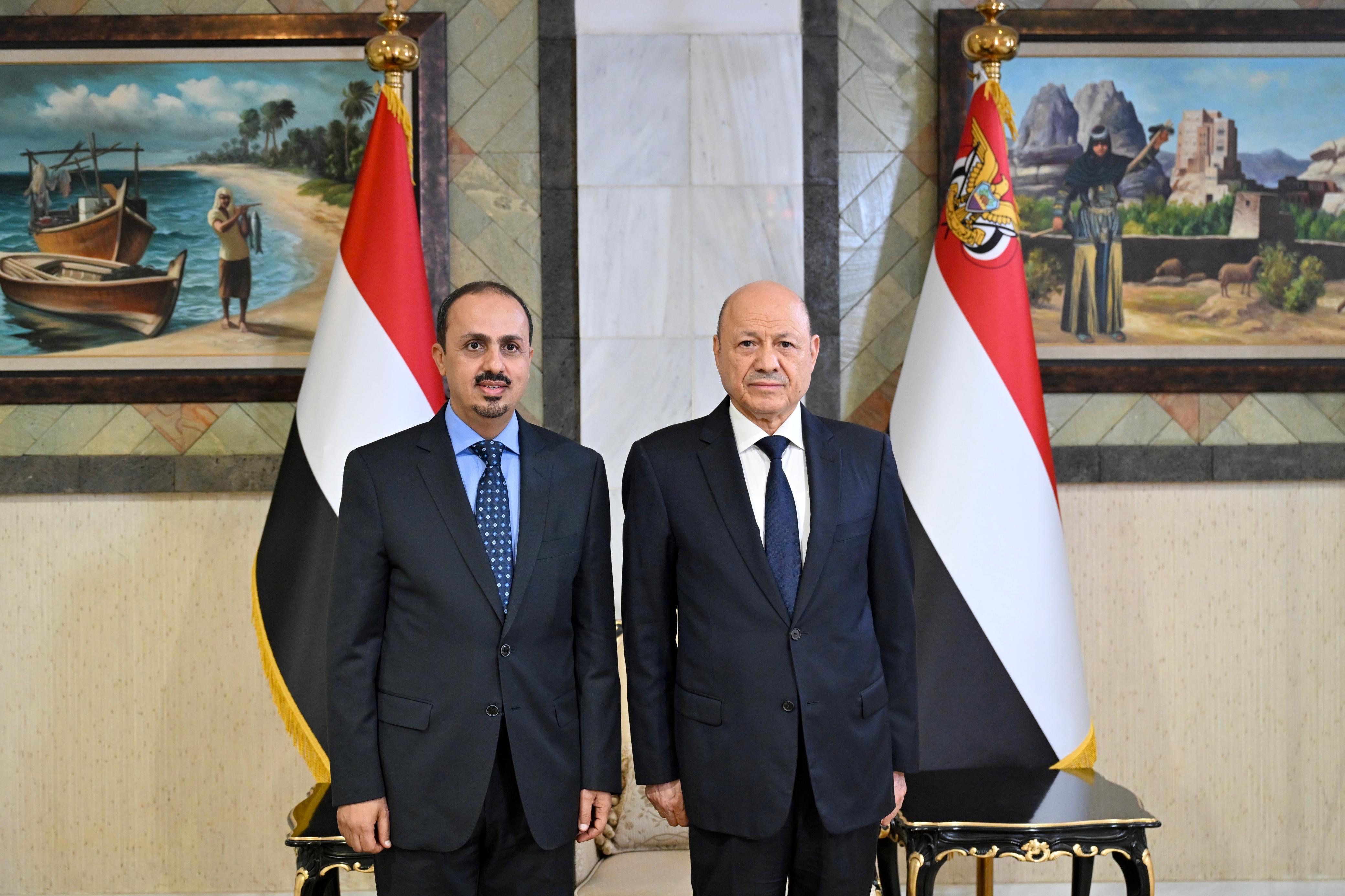 رئيس وأعضاء الحكومة يؤدون اليمين الدستورية أمام فخامة رئيس مجلس القيادة 2