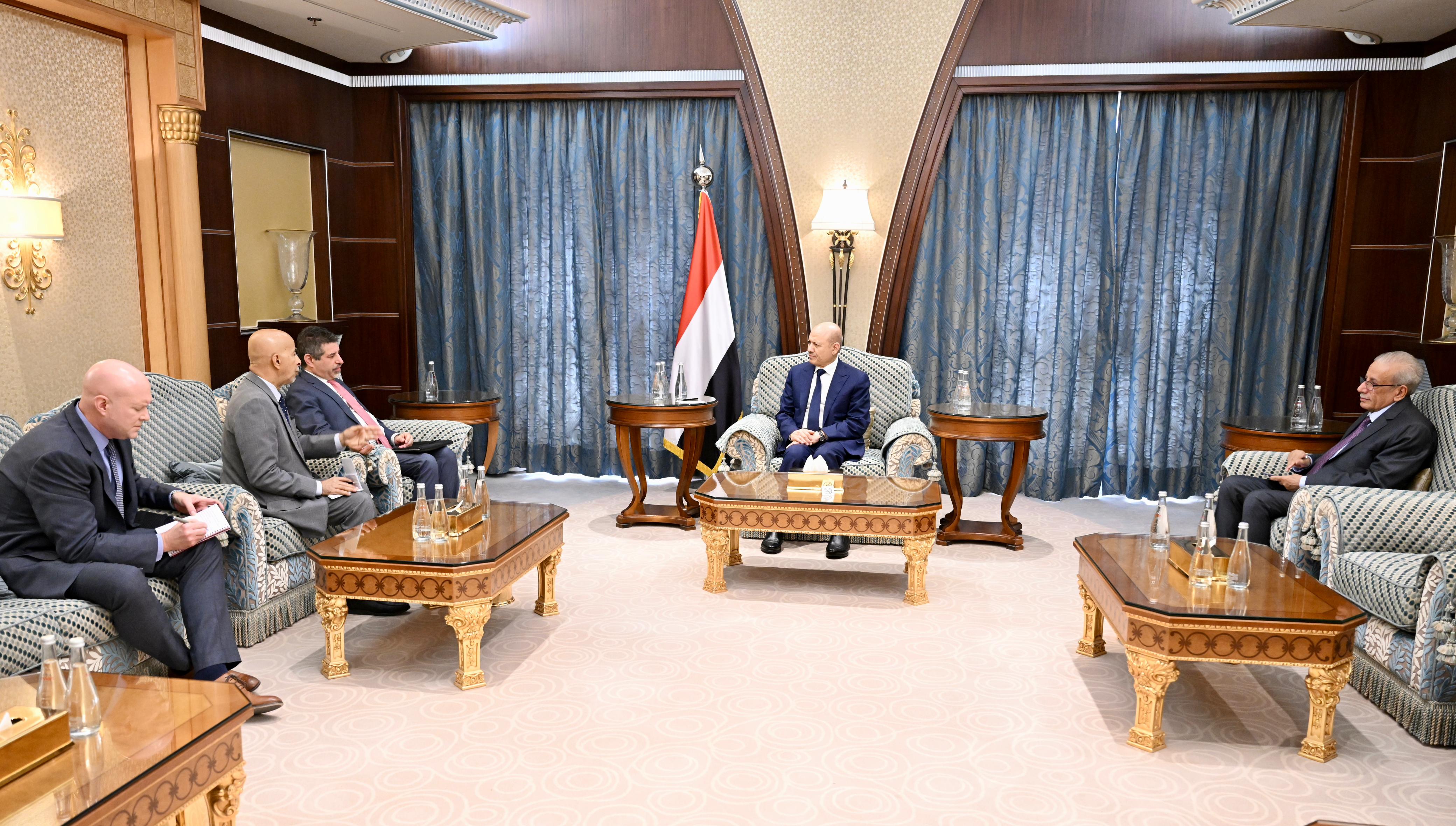 فخامة رئيس مجلس القيادة يستقبل السفير الأمريكي 5 مارس 2024