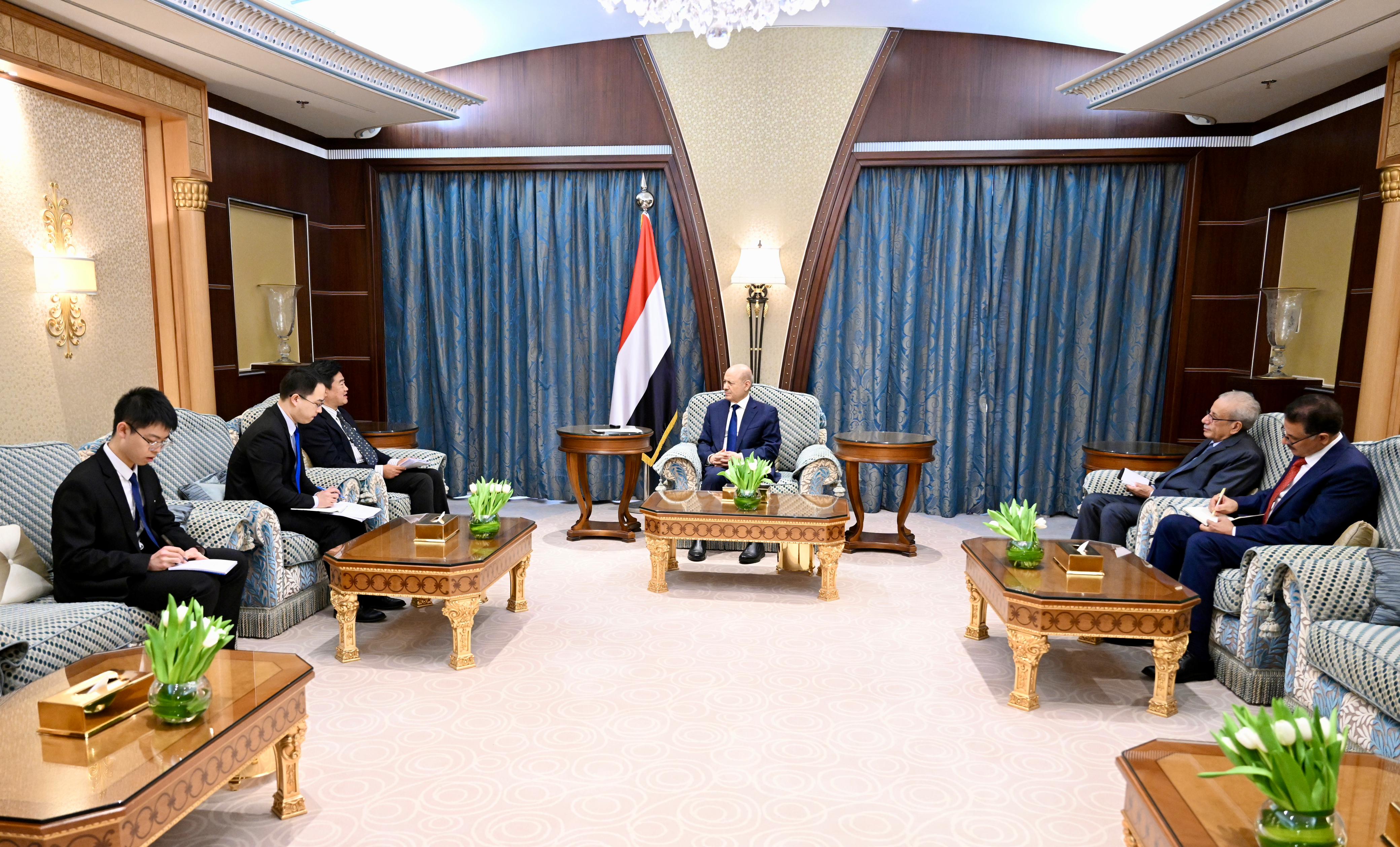رئيس مجلس القيادة يستقبل القائم بأعمال السفارة الصينية 11 مارس 2024