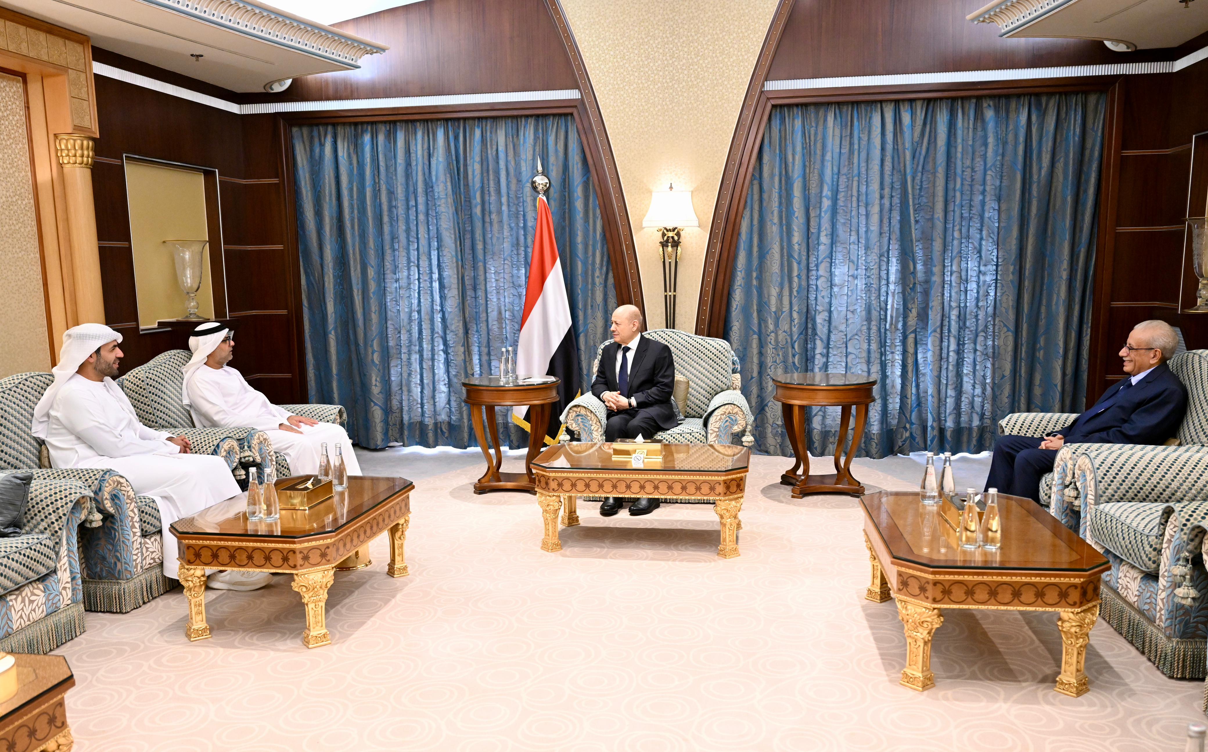 فخامة رئيس مجلس القيادة يلتقي سفير دولة الإمارات 4 مارس 2024