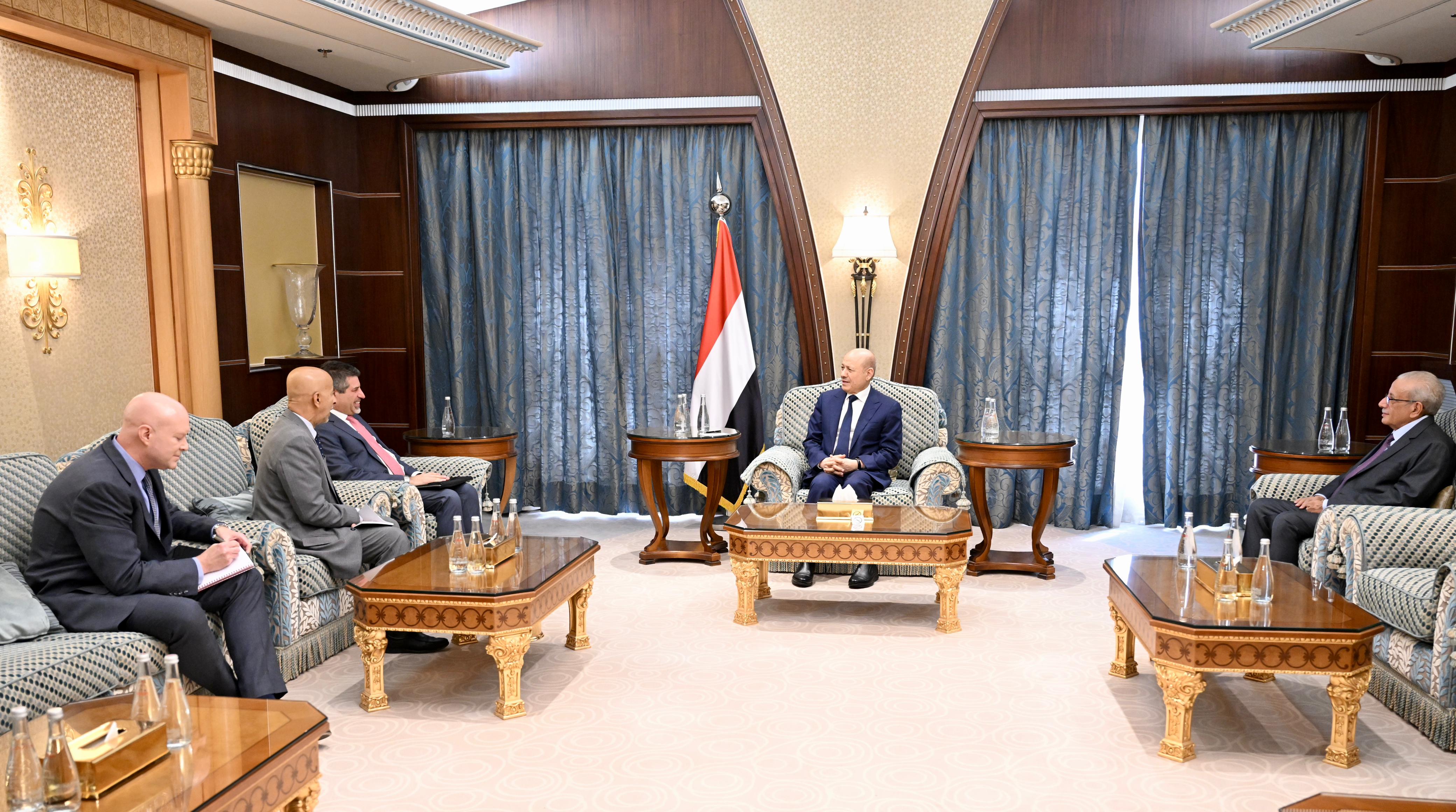 فخامة رئيس مجلس القيادة يستقبل السفير الأمريكي 5 مارس 2024
