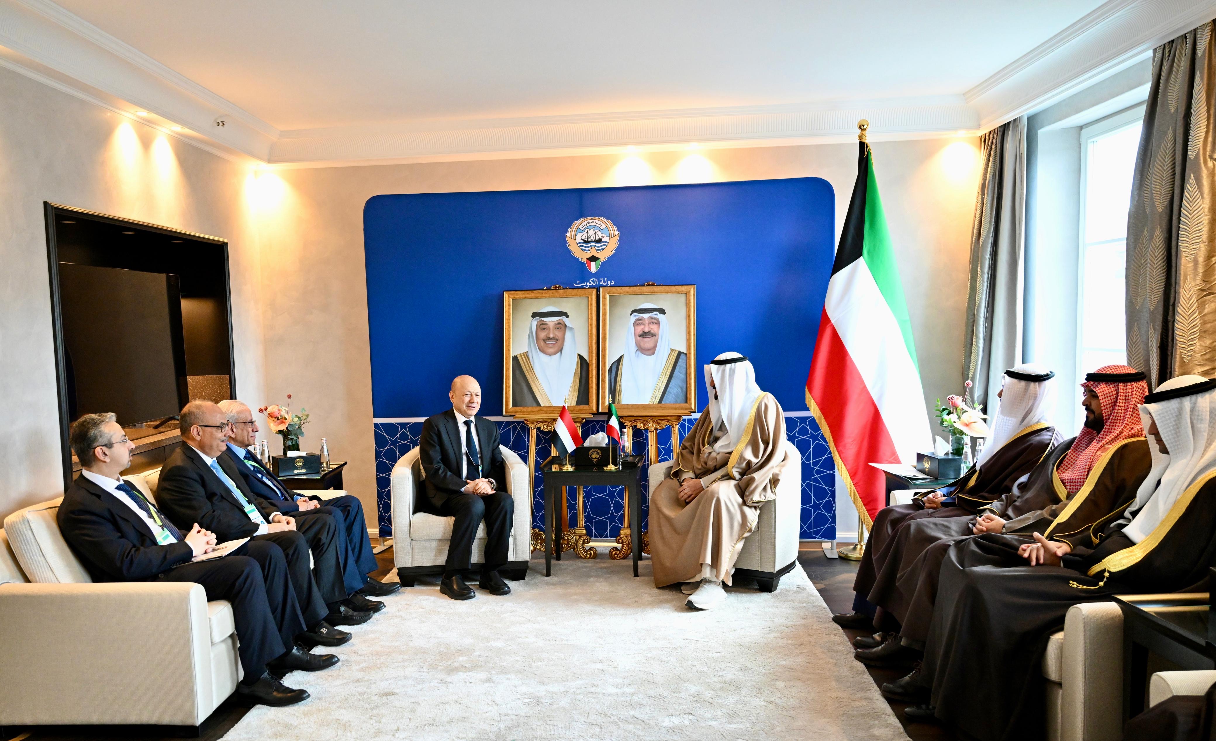 لقاء فخامة الرئيس العليمي مع وزير خارجية دولة الكويت على هامش أعمال مؤتمر ميونيخ للأمن الدولي 