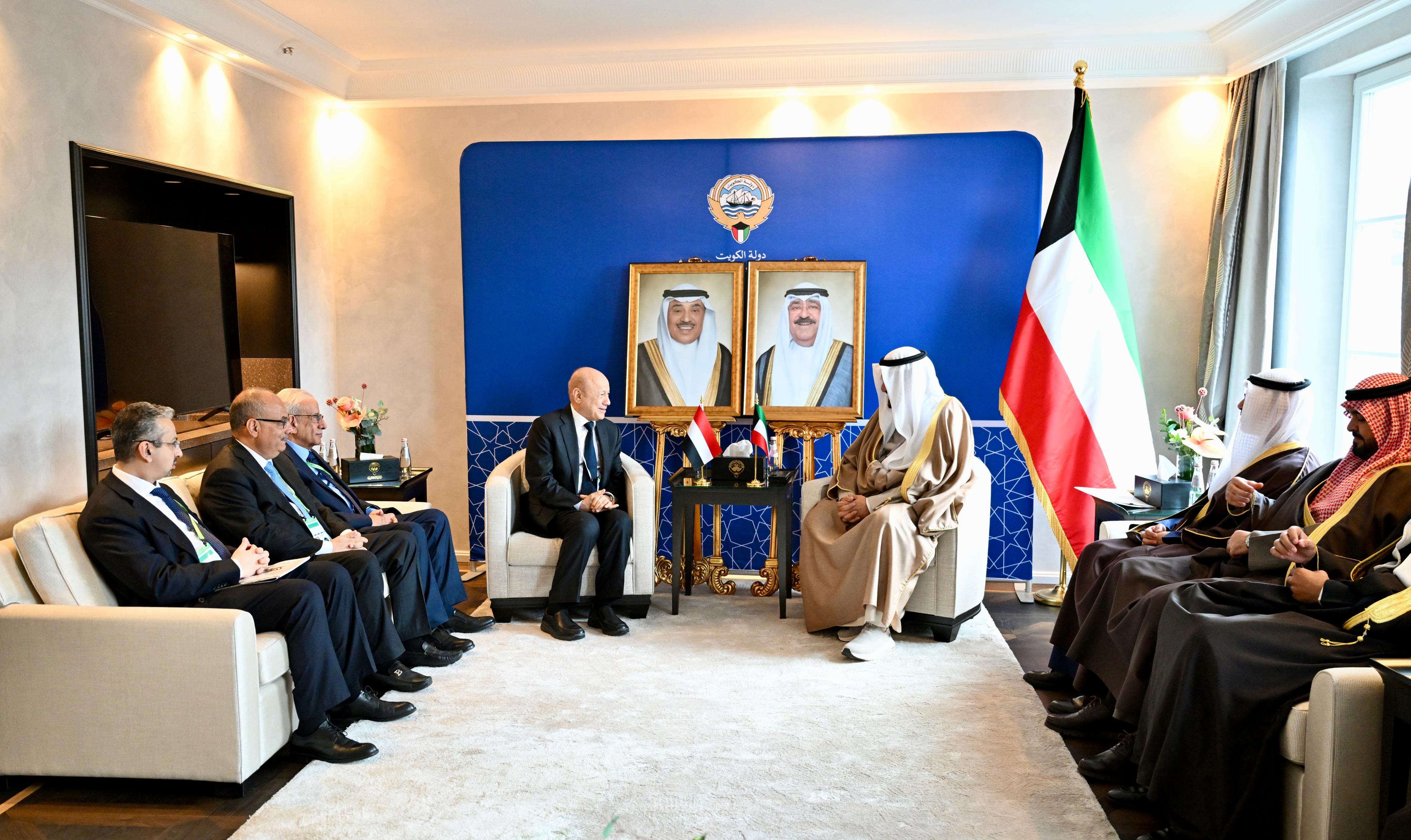 لقاء فخامة الرئيس العليمي مع وزير خارجية دولة الكويت على هامش أعمال مؤتمر ميونيخ للأمن الدولي 