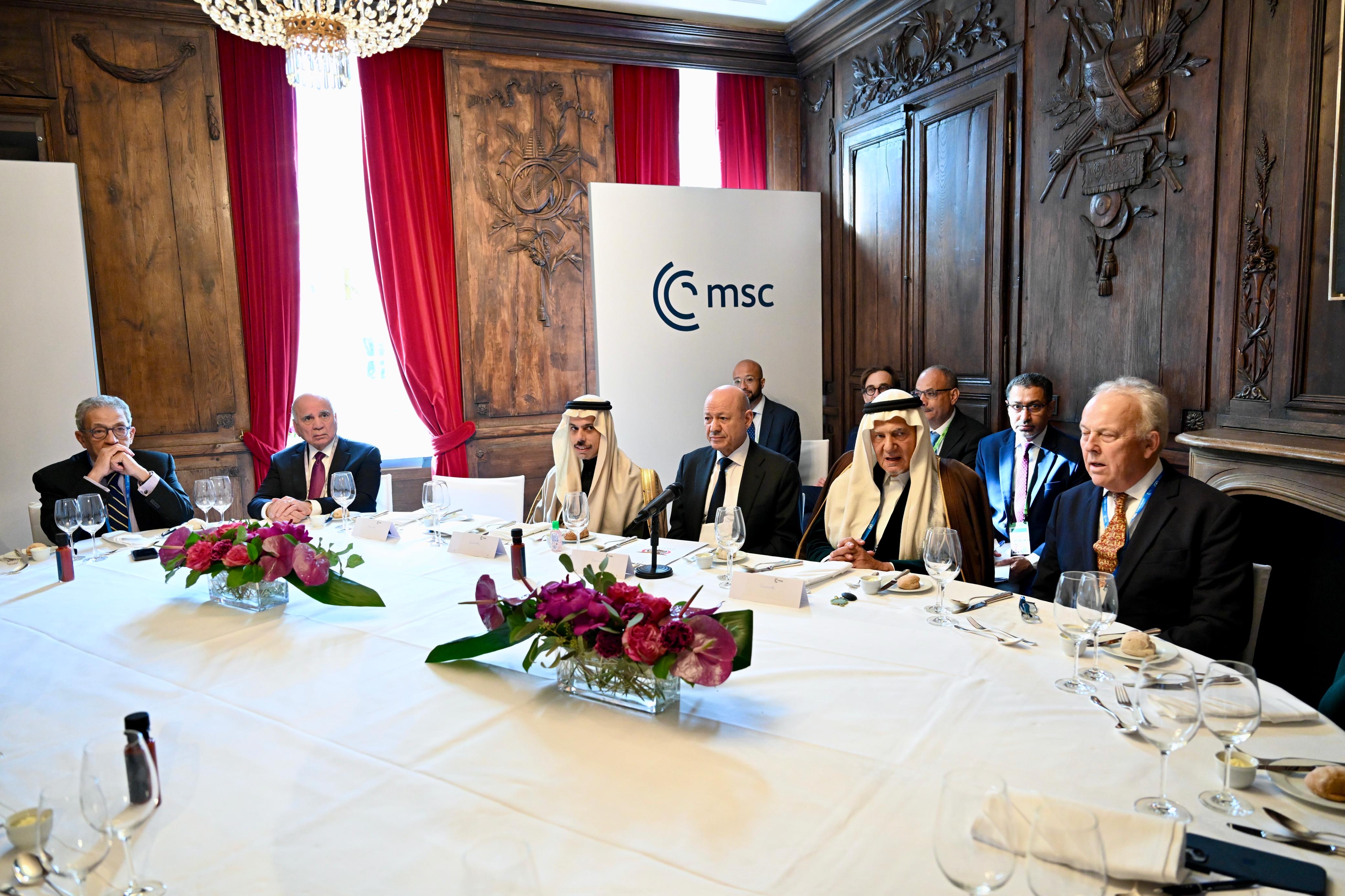 مشاركة فخامة الرئيس العليمي في الجلسة الحوارية لمركز الخليج للأبحاث مع مجموعة الأزمات الدولية 