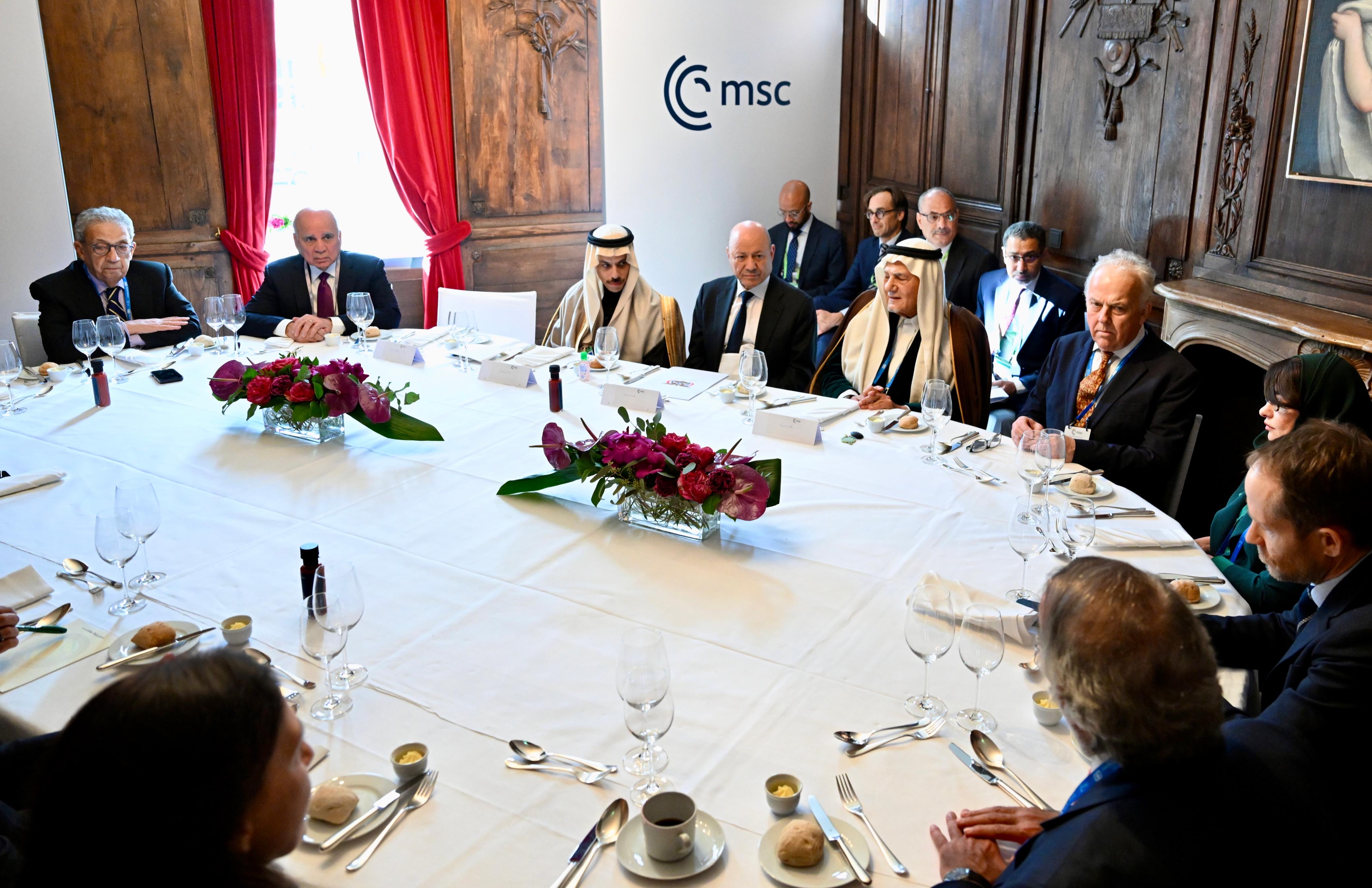 مشاركة فخامة الرئيس العليمي في الجلسة الحوارية لمركز الخليج للأبحاث مع مجموعة الأزمات الدولية 