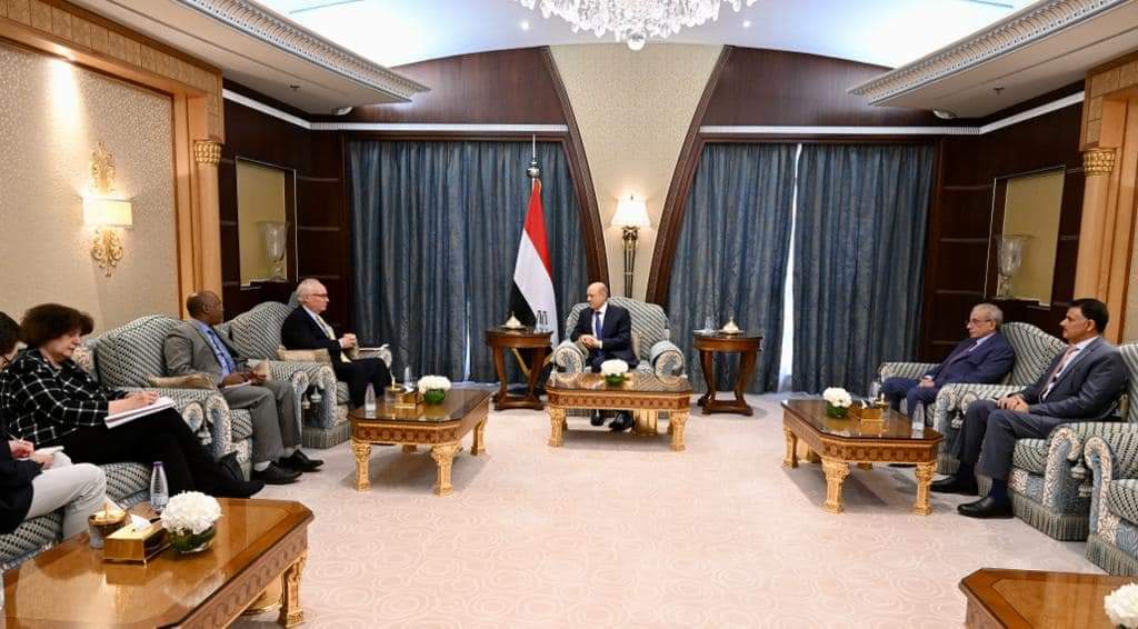 العليمي يستقبل المبعوث الامريكي