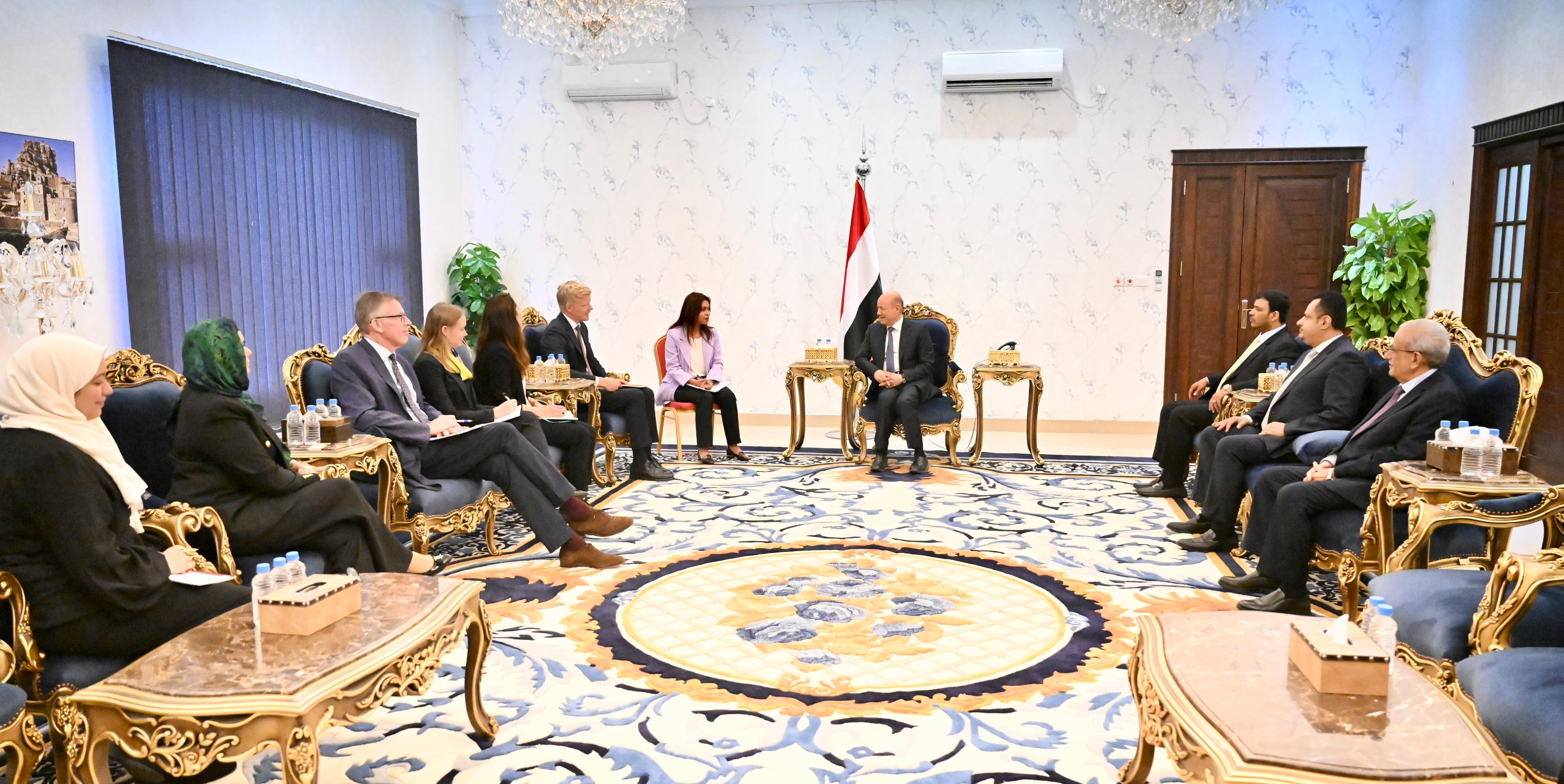 رئيس مجلس القيادة الرئاسي يستقبل في عدن المبعوث الخاص للأمم المتحدة 29 اغسطس 2023