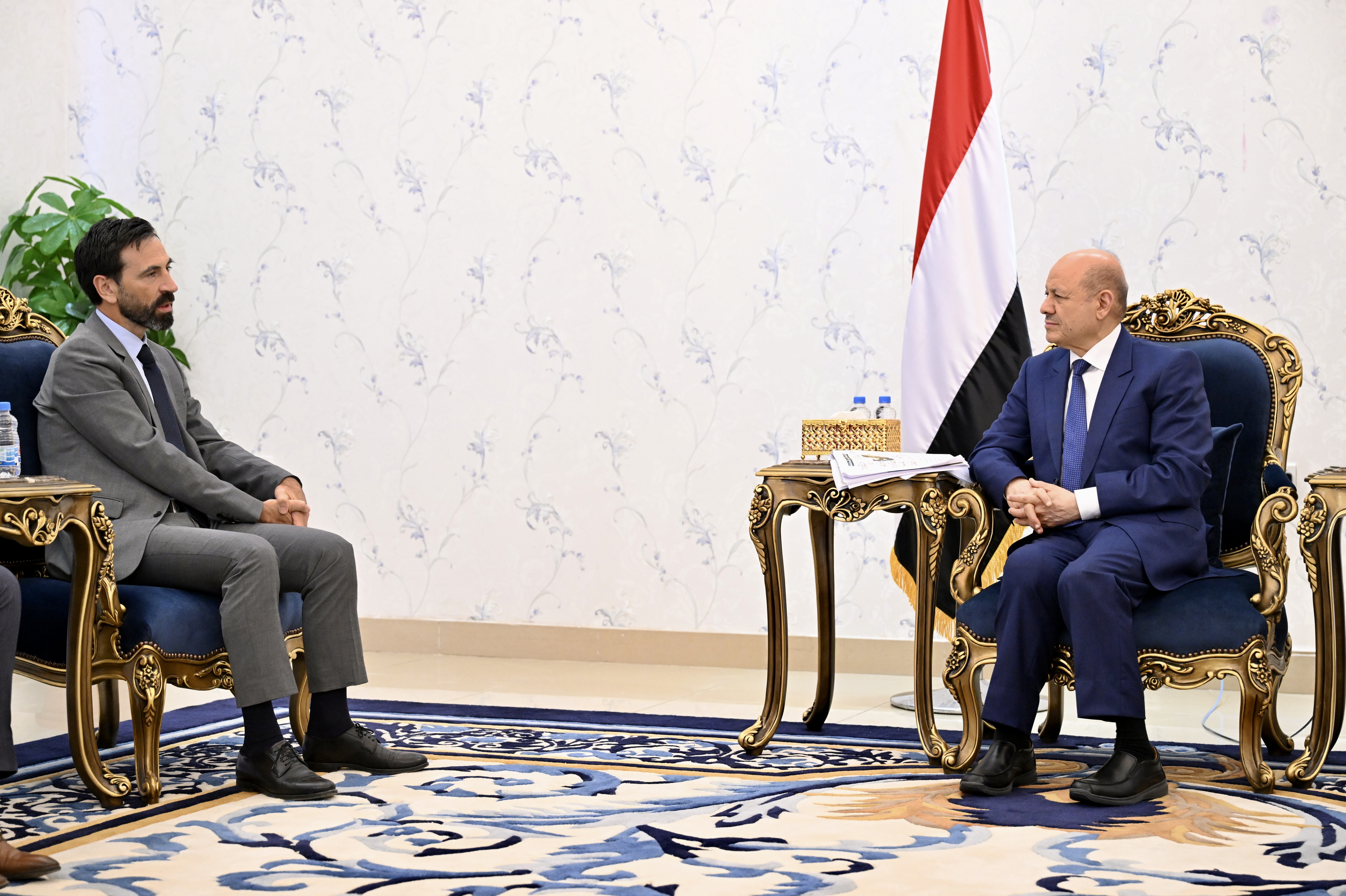 رئيس مجلس القيادة الرئاسي يستقبل بعثة الصليب الاحمر الدولي 10 سبتمبر 2023