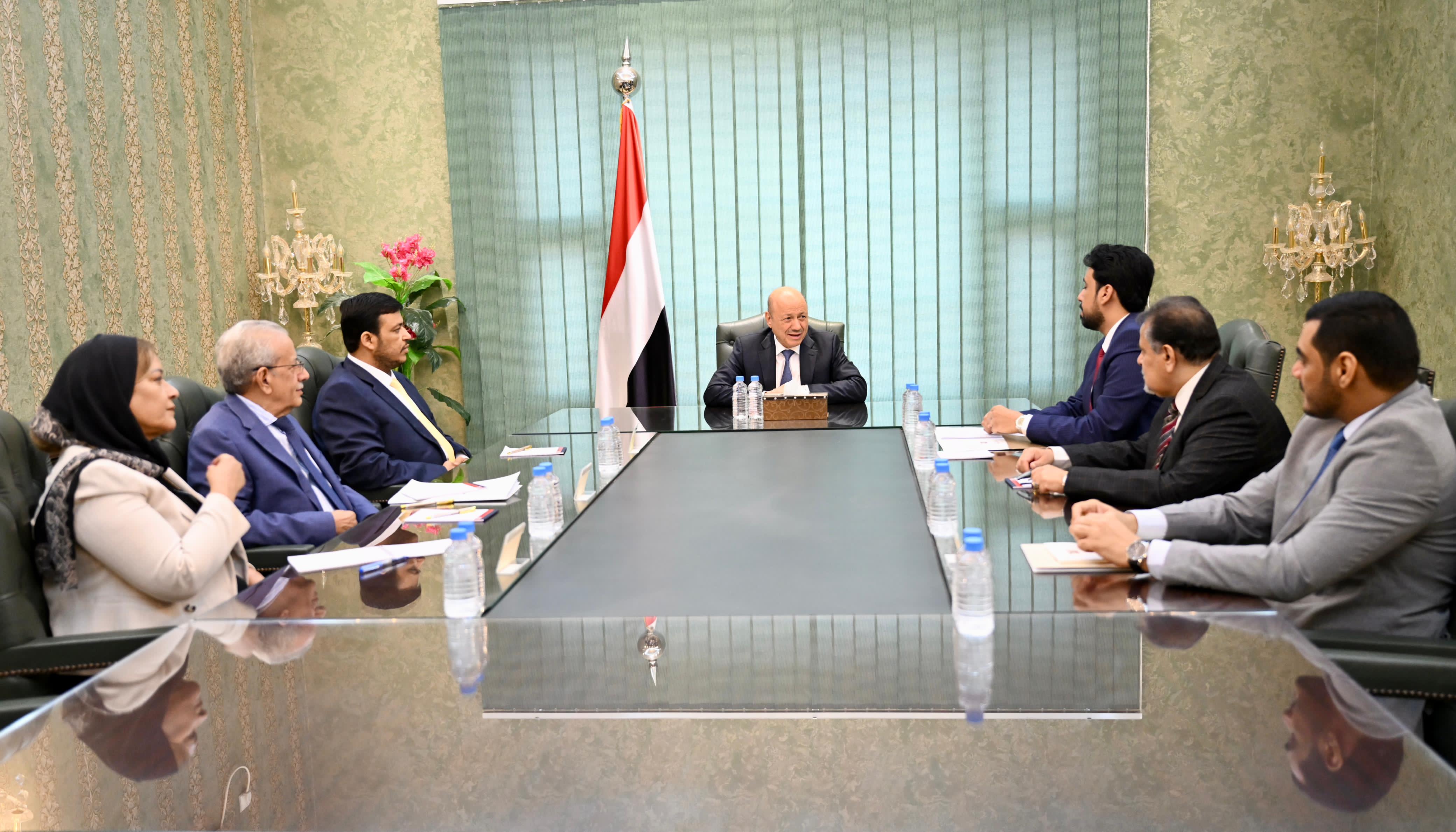 رئيس مجلس القيادة الرئاسي يجتمع برئاسة هيئة التشاور والمصالحة 2 سبتمبر 2023