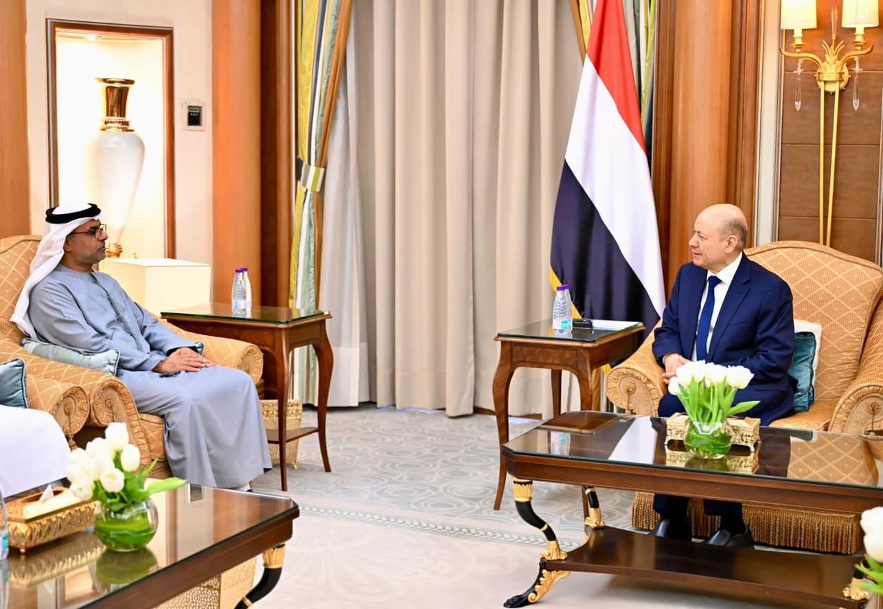 رئيس مجلس القيادة الرئاسي يستقبل سفير دولة الإمارات العربية المتحدة