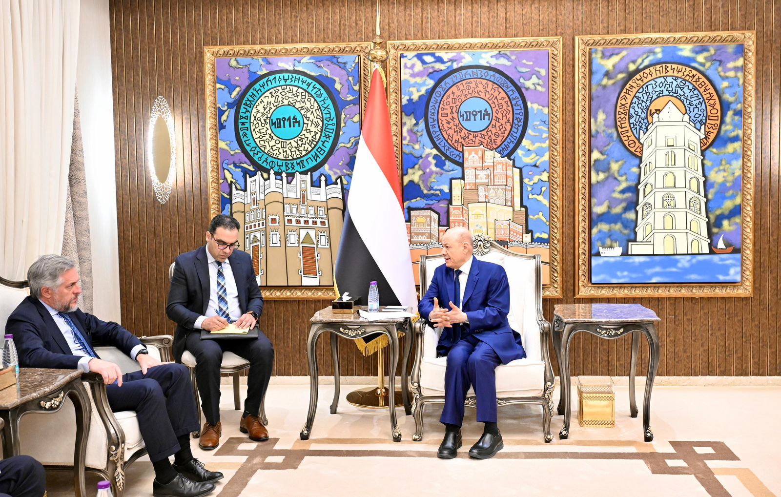 رئيس مجلس القيادة: المليشيات الحوثية هي جذر الخراب ومنصة التهديد الدائم للسلم والأمن الدوليين