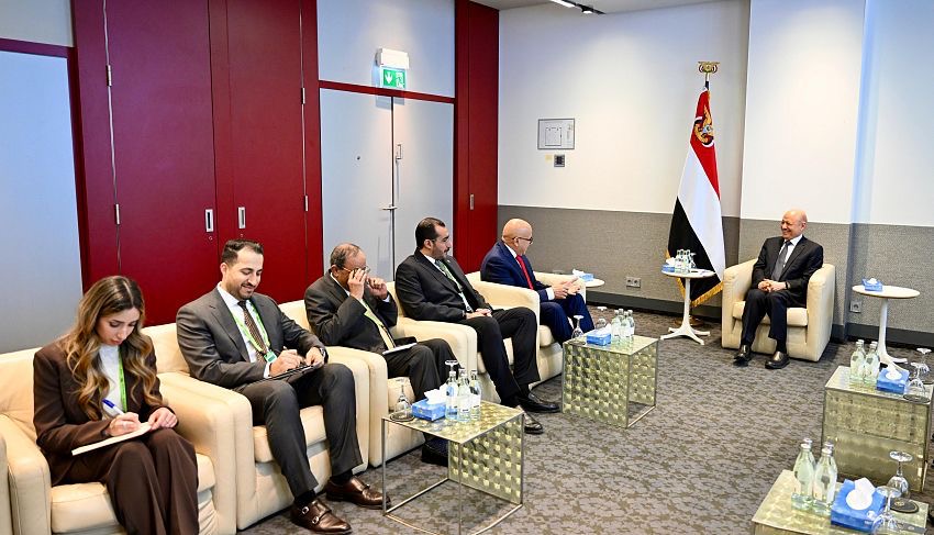 لقاء فخامة الرئيس العليمي مع وزير خارجية مملكة البحرين على هامش أعمال مؤتمر ميونيخ للأمن الدولي 