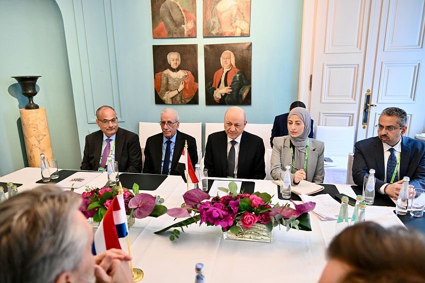 لقاء فخامة الرئيس العليمي مع رئيس وزراء مملكة هولندا على هامش أعمال مؤتمر ميونيخ للأمن الدولي 