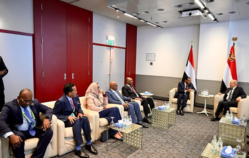 لقاء فخامة الرئيس العليمي مع رئيس الوزراء السوداني على هامش أعمال مؤتمر ميونيخ للأمن الدولي 