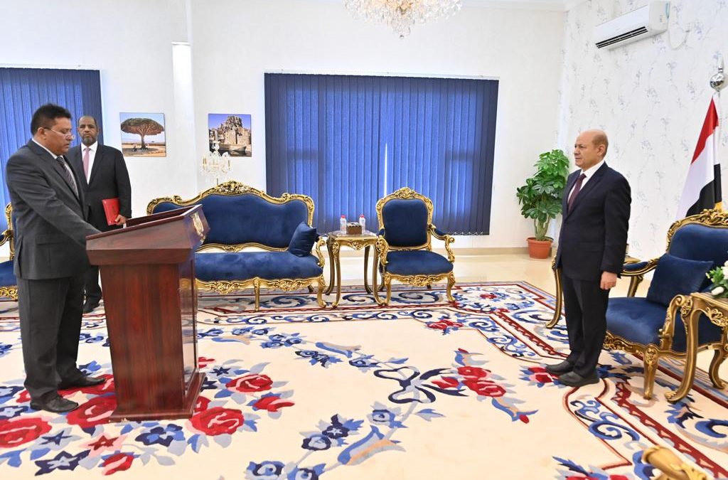 النائب العام يؤدي اليمين القانونية أمام رئيس مجلس القيادة الرئاسي