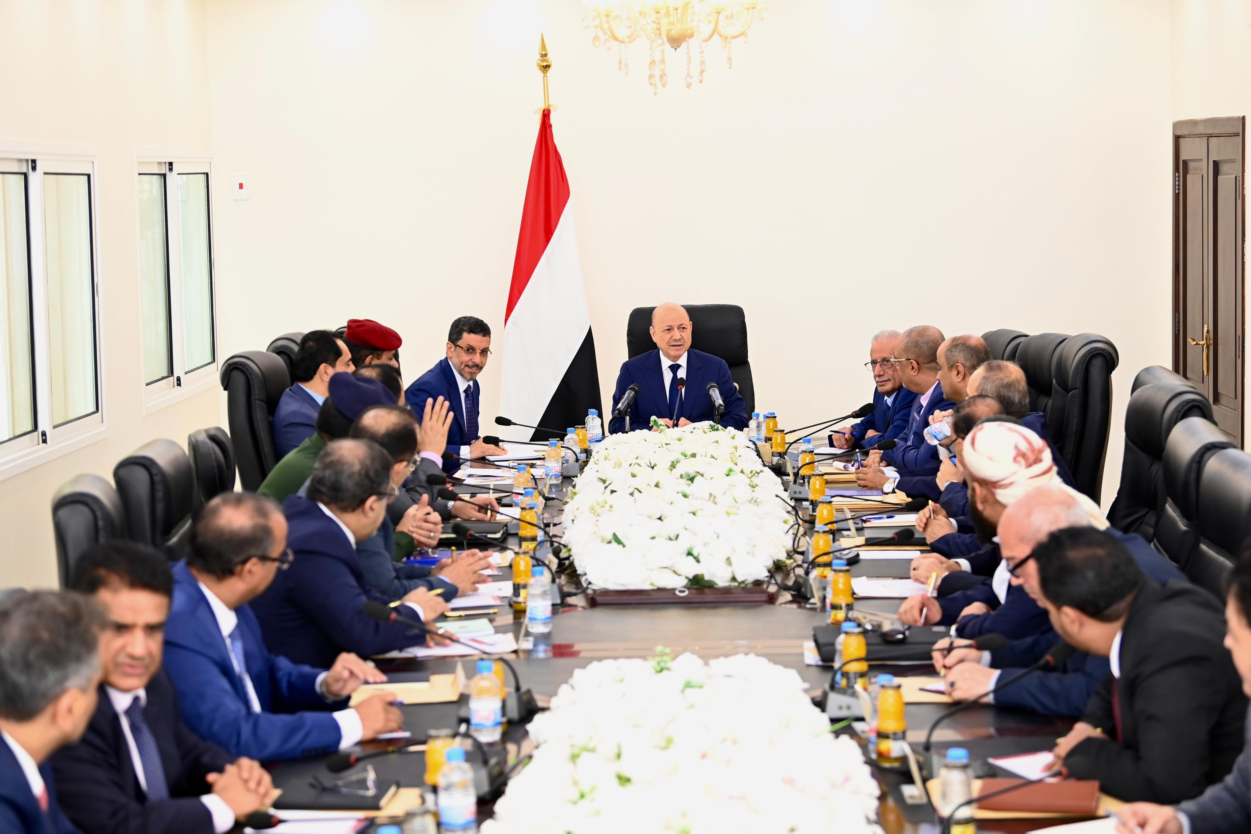 فخامة الرئيس يرأس جانبا من اجتماع مجلس الوزراء في العاصمة عدن 12 فبراير 2024