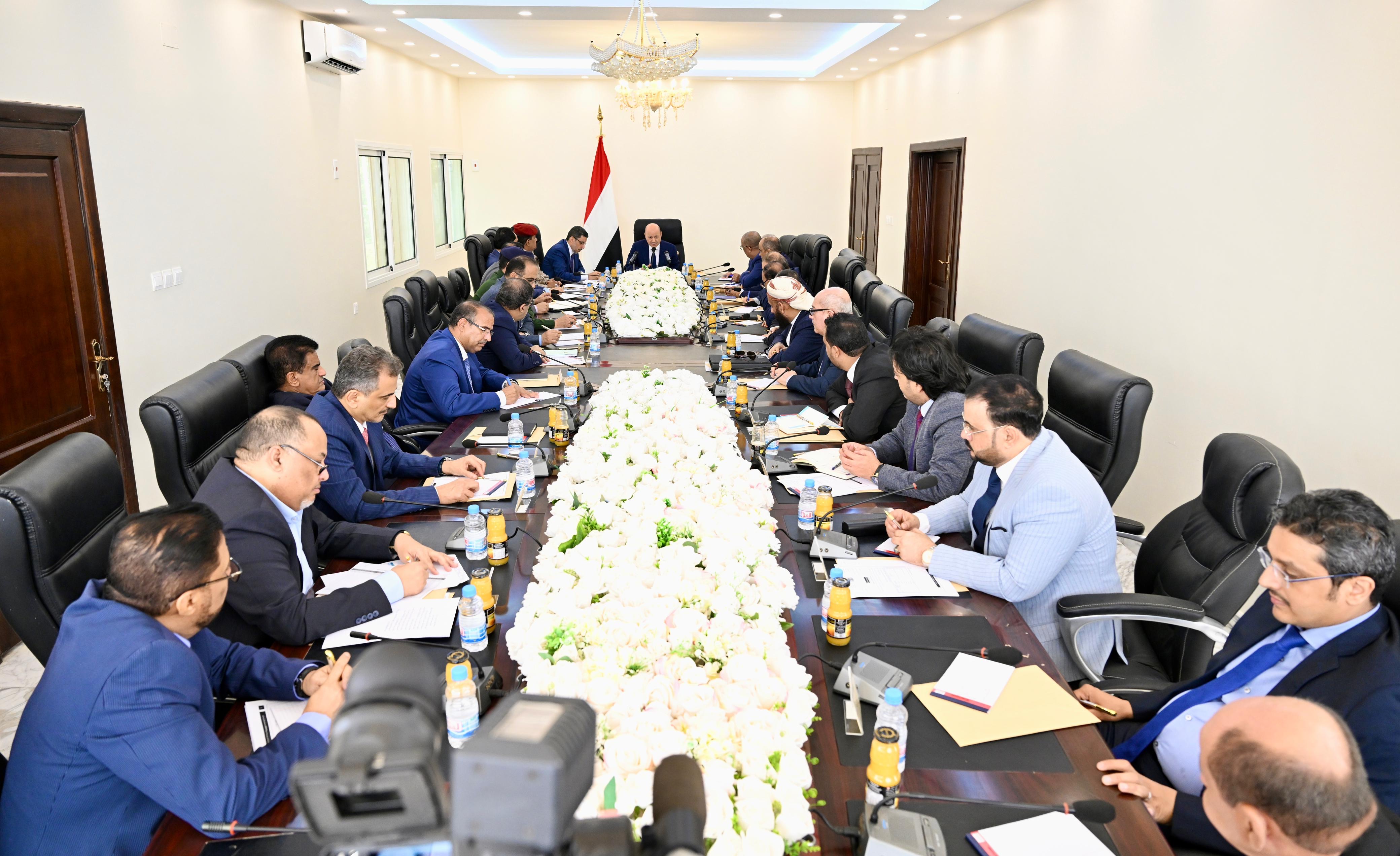 فخامة الرئيس يرأس جانبا من اجتماع مجلس الوزراء في العاصمة عدن 12 فبراير 2024