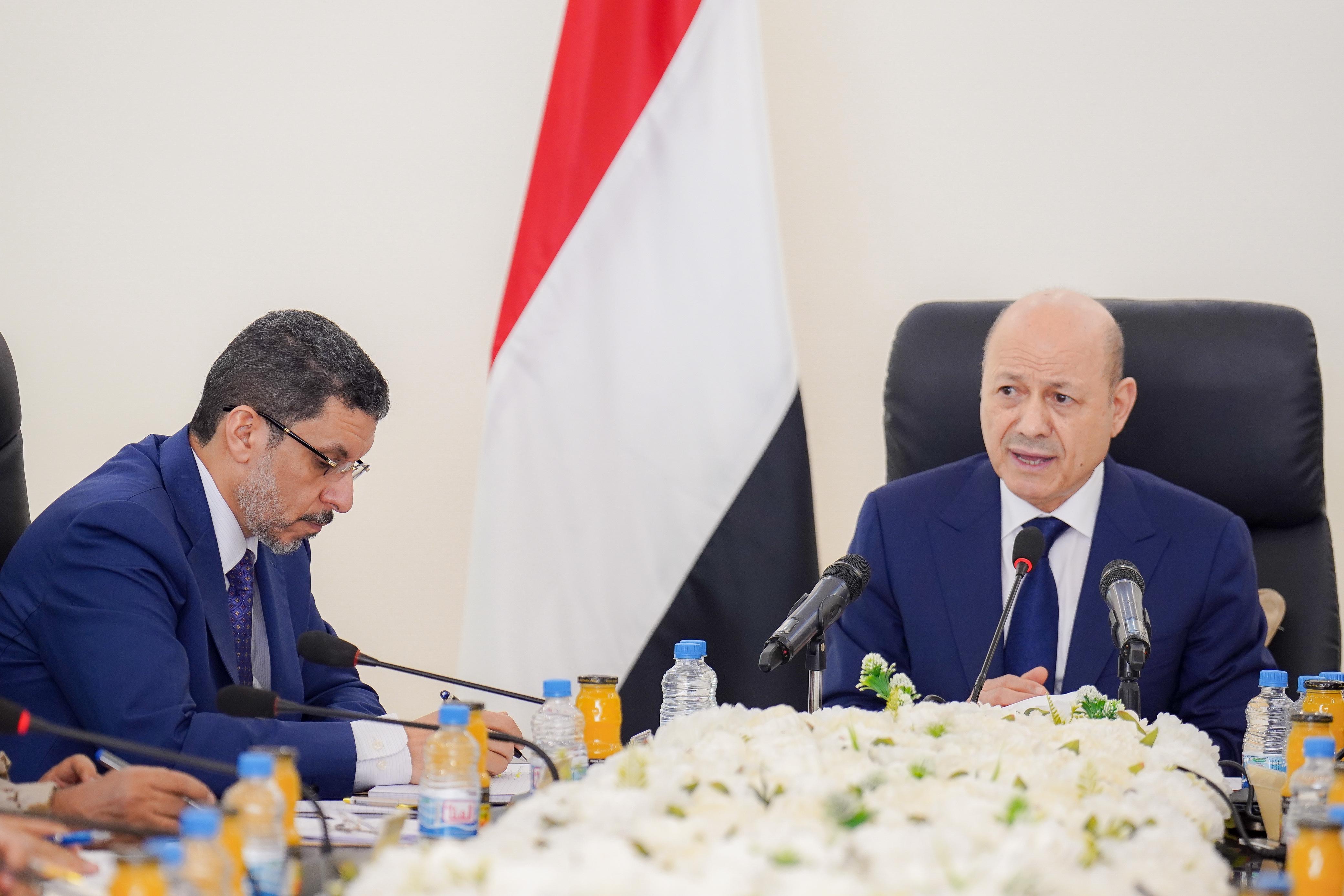فخامة الرئيس يرأس جانبا من اجتماع مجلس الوزراء في العاصمة عدن 12 فبراير 2024