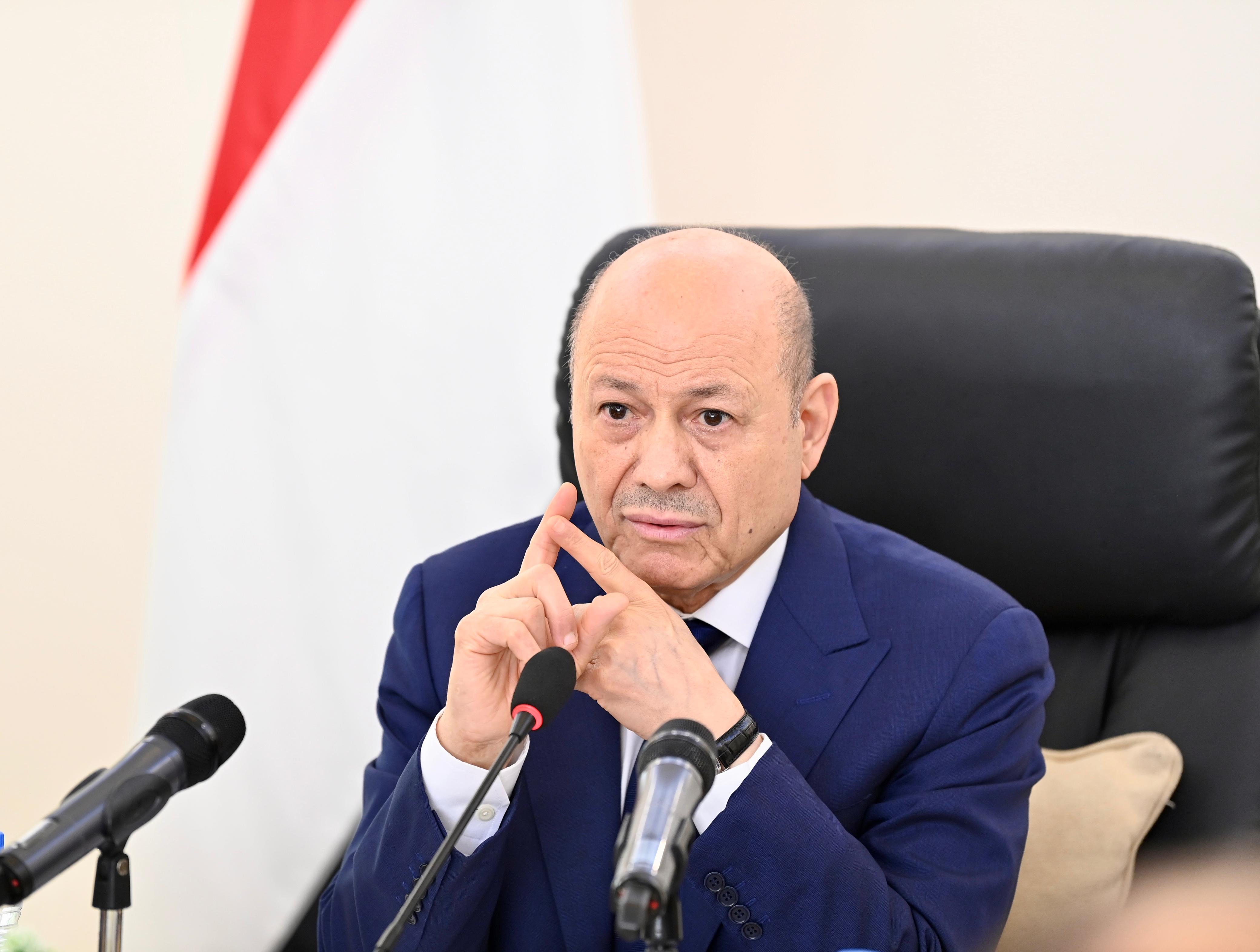فخامة الرئيس يرأس جانبا من اجتماع مجلس الوزراء في العاصمة عدن 12 فبراير 2024