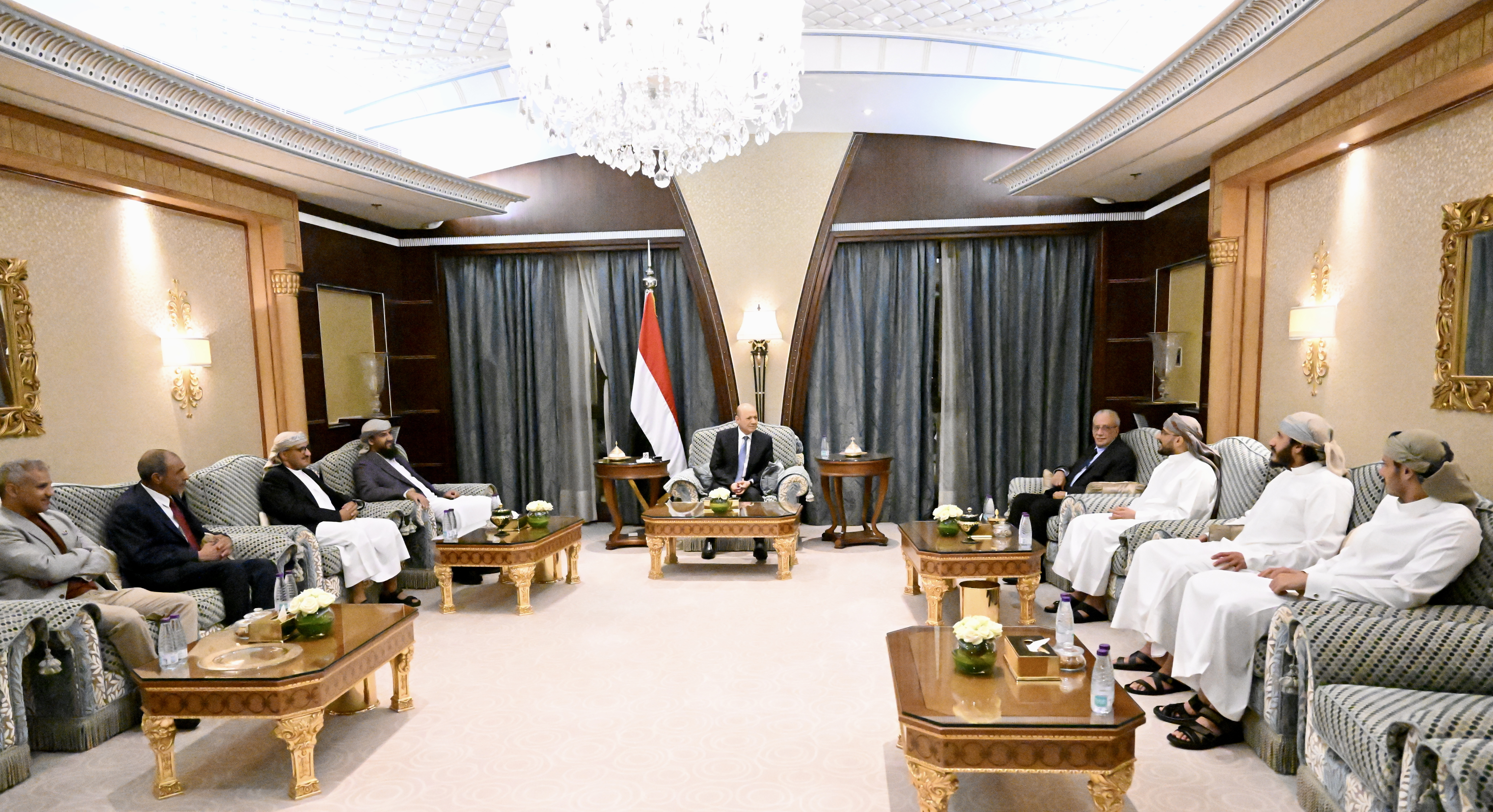 العليمي يستقبل عفاش ومحمد صالح
