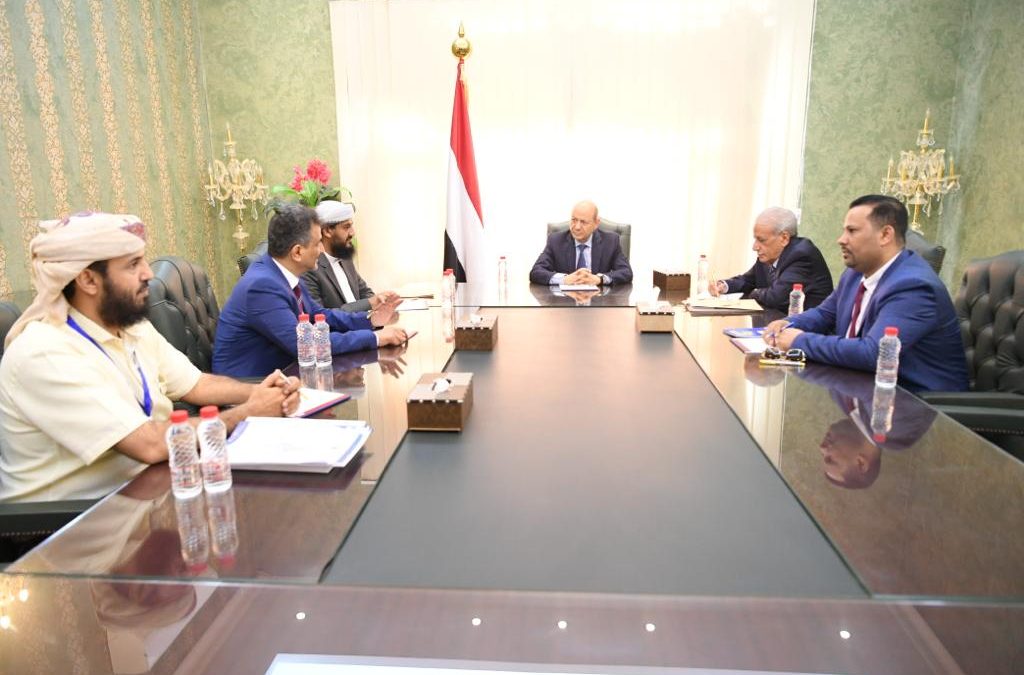 فخامة الرئيس يوجه بتقديم الدعم لمخابز وأفران عدن الخيرية واستيعاب احتياجات المواطنين