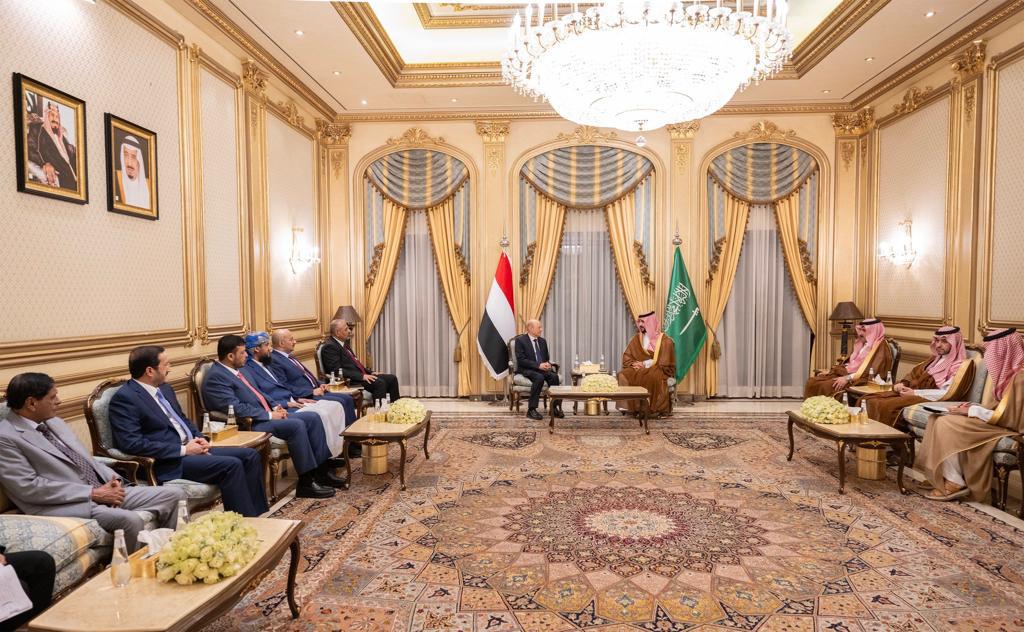 يلتقون وزير الدفاع السعودي